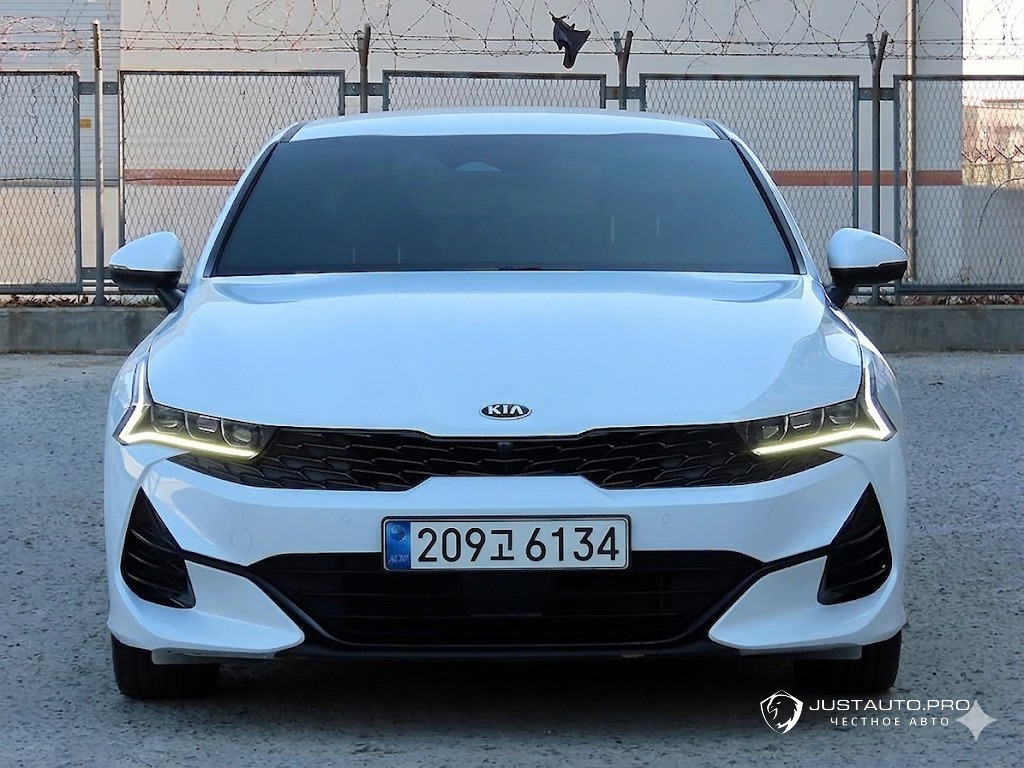 Автомобиль Kia K5