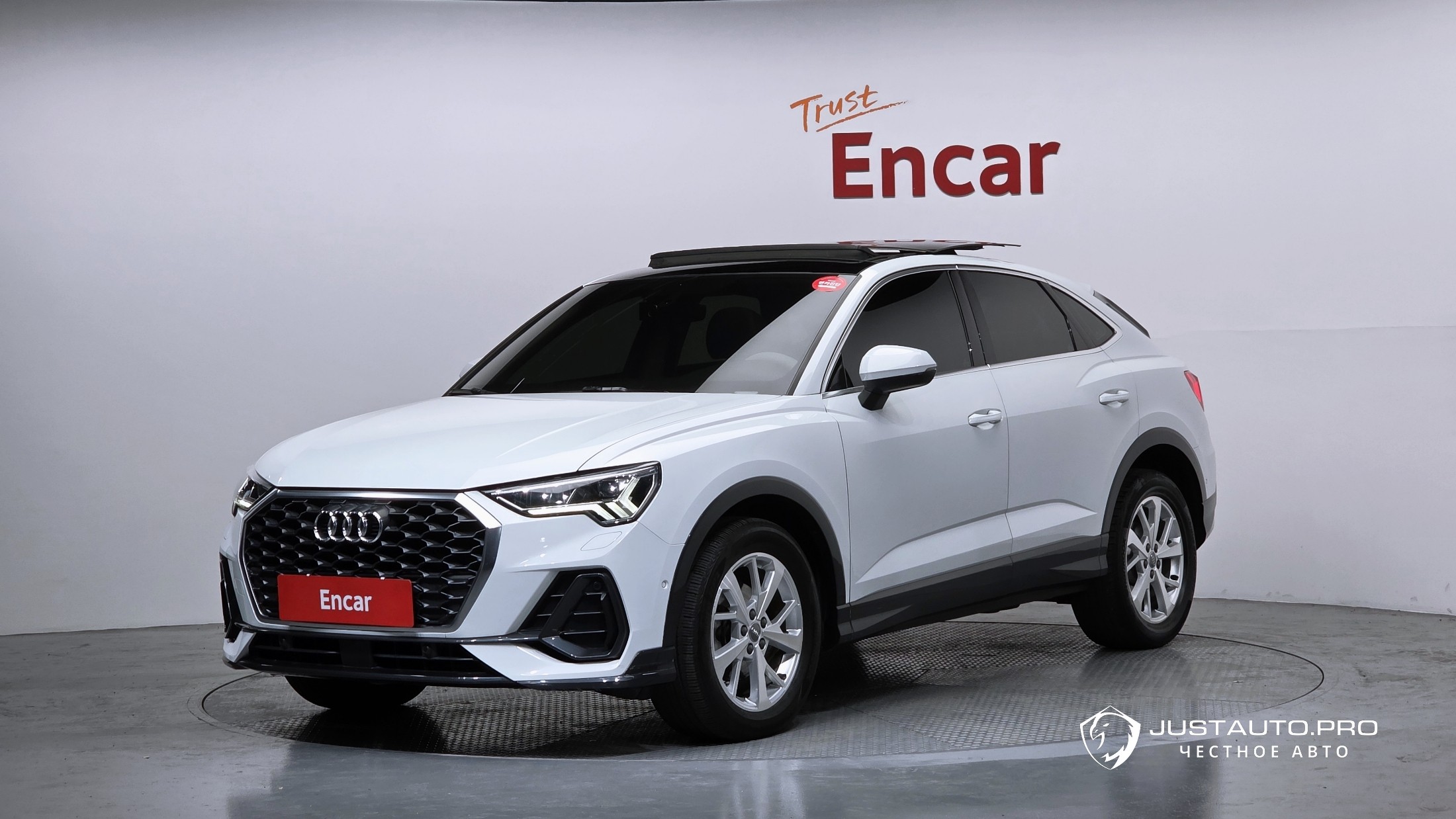 Автомобиль Audi Q3