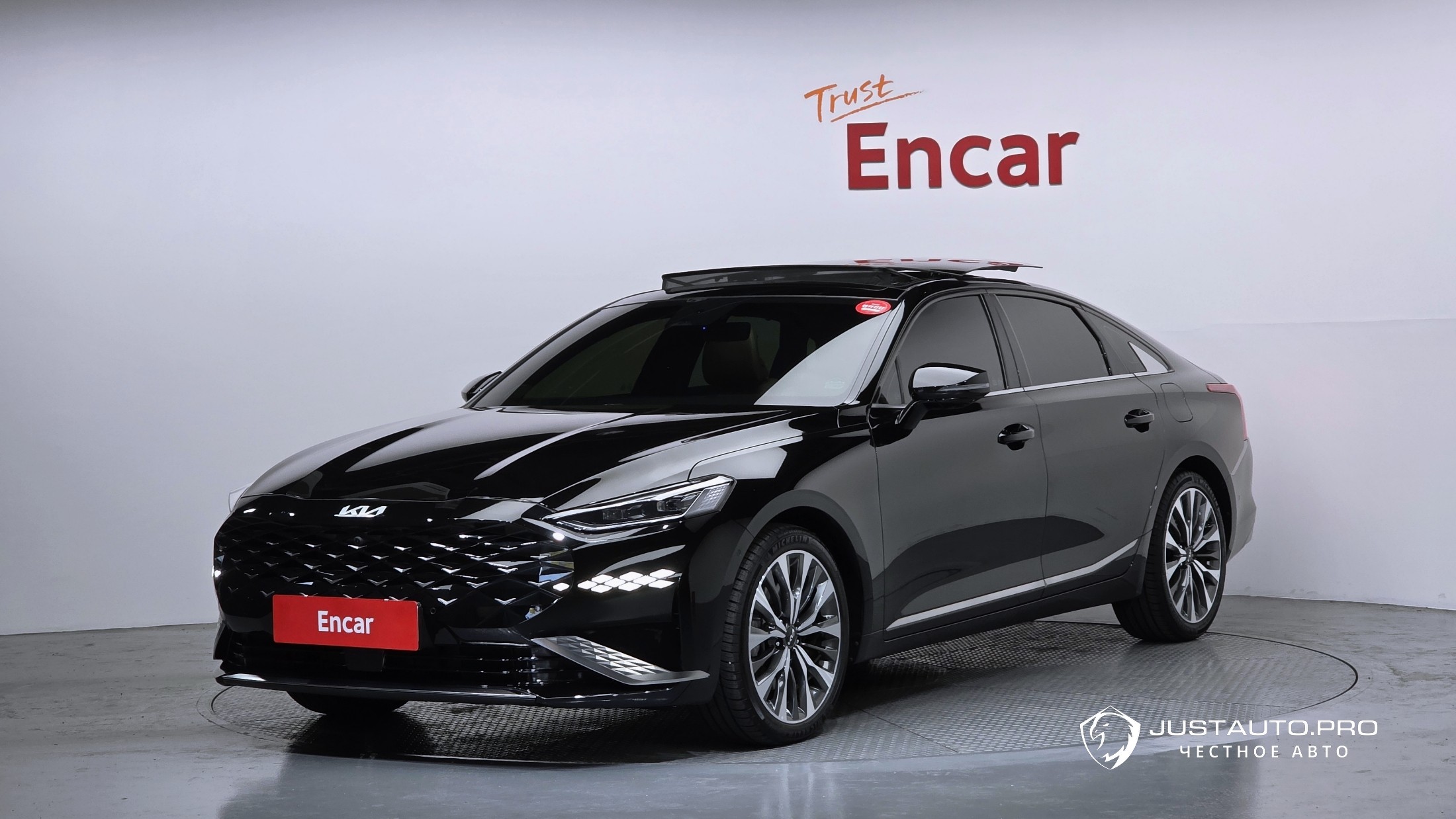 Автомобиль Kia K8