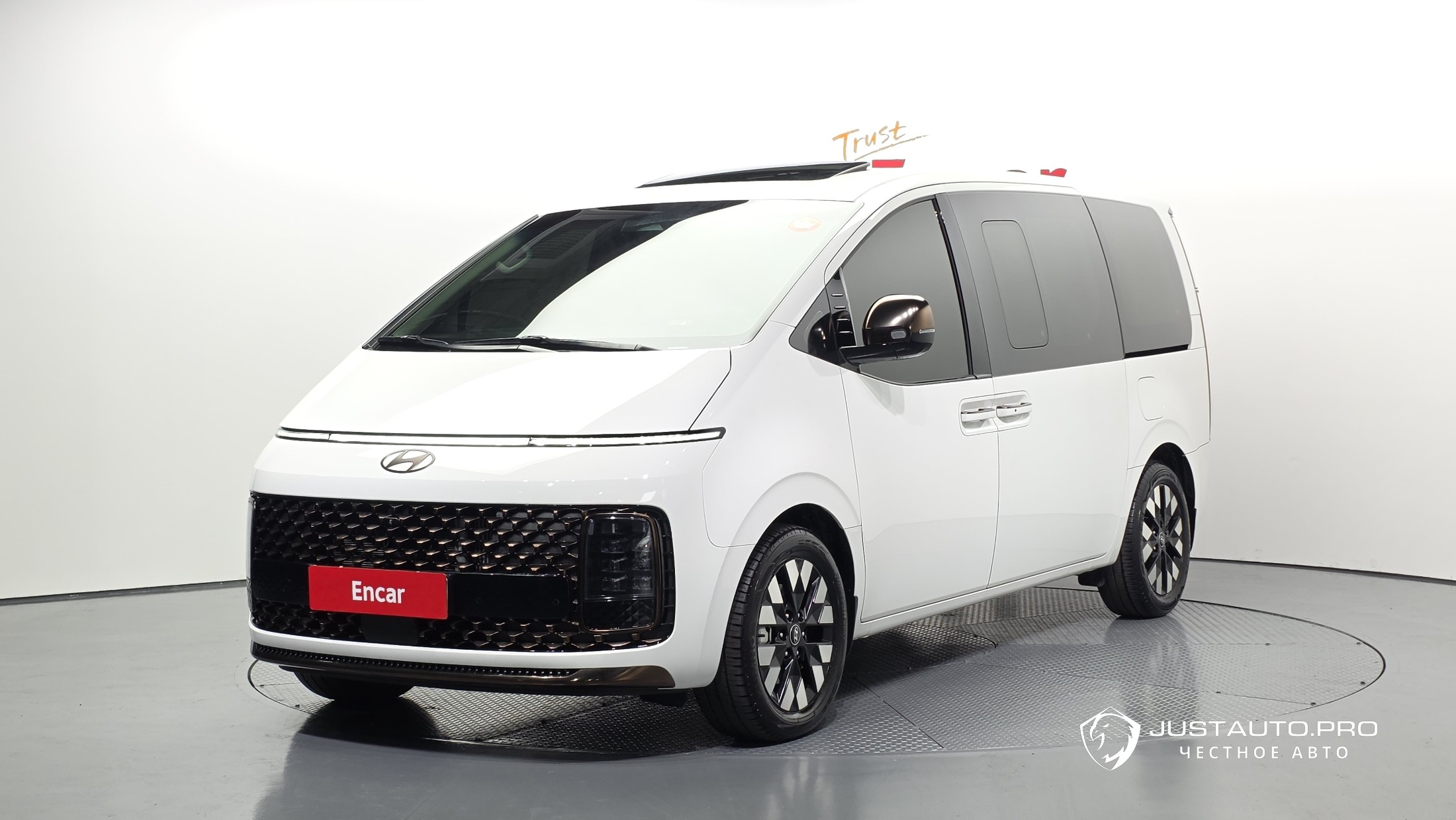 Автомобиль Hyundai Staria