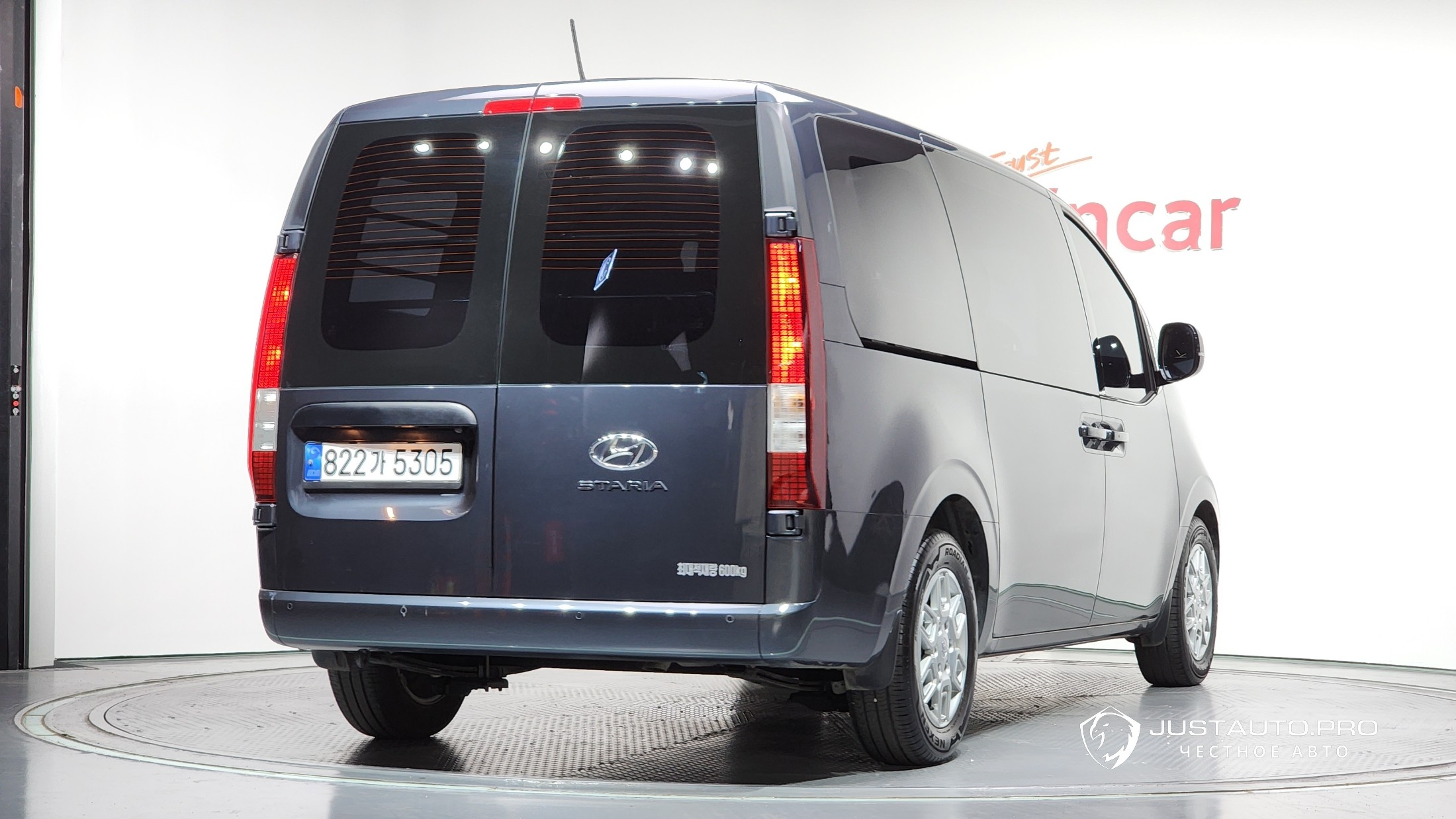 Автомобиль Hyundai Staria