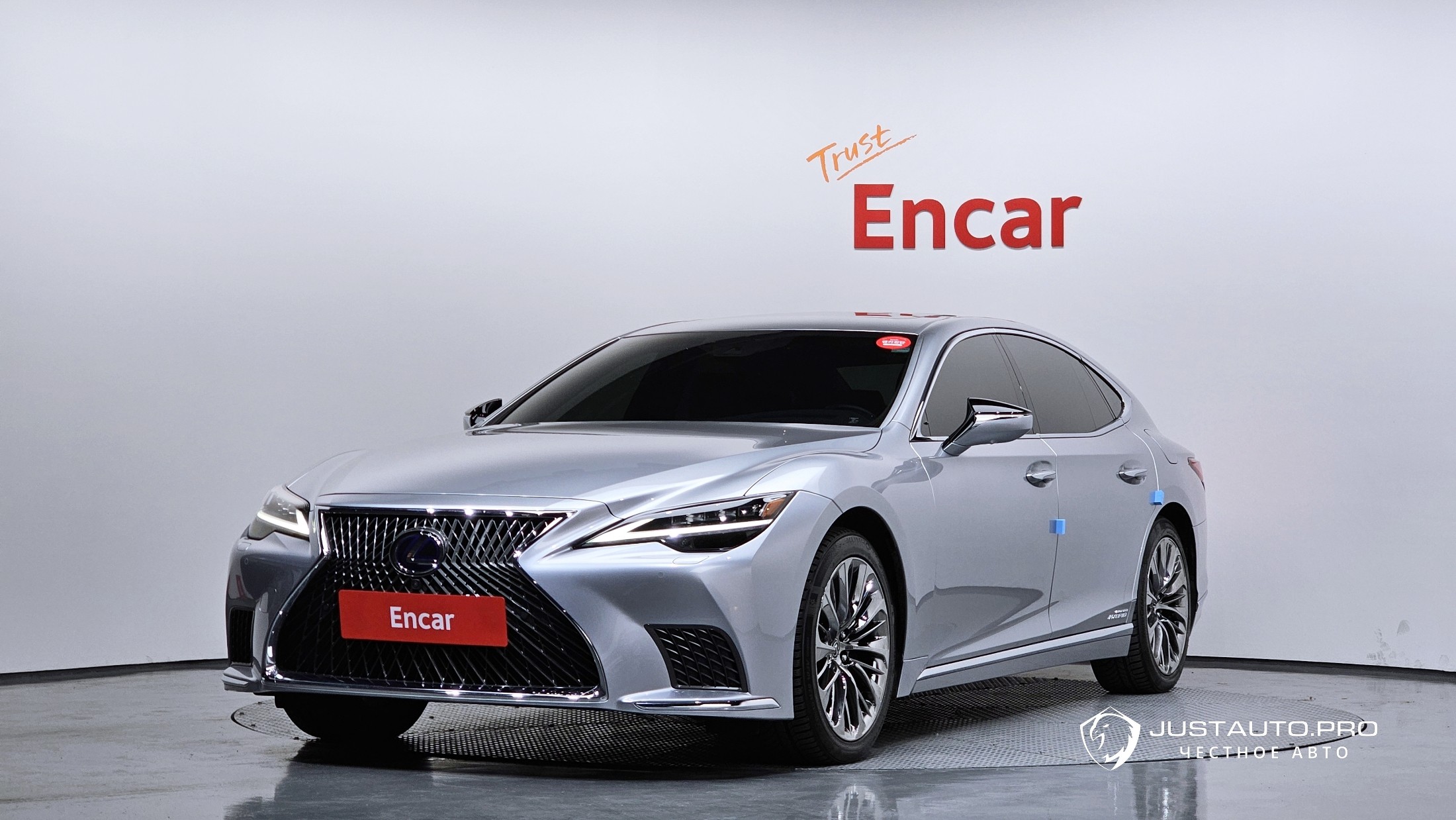 Автомобиль Lexus LS