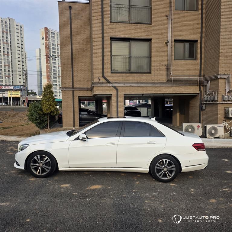 Автомобиль Mercedes-Benz E-Class