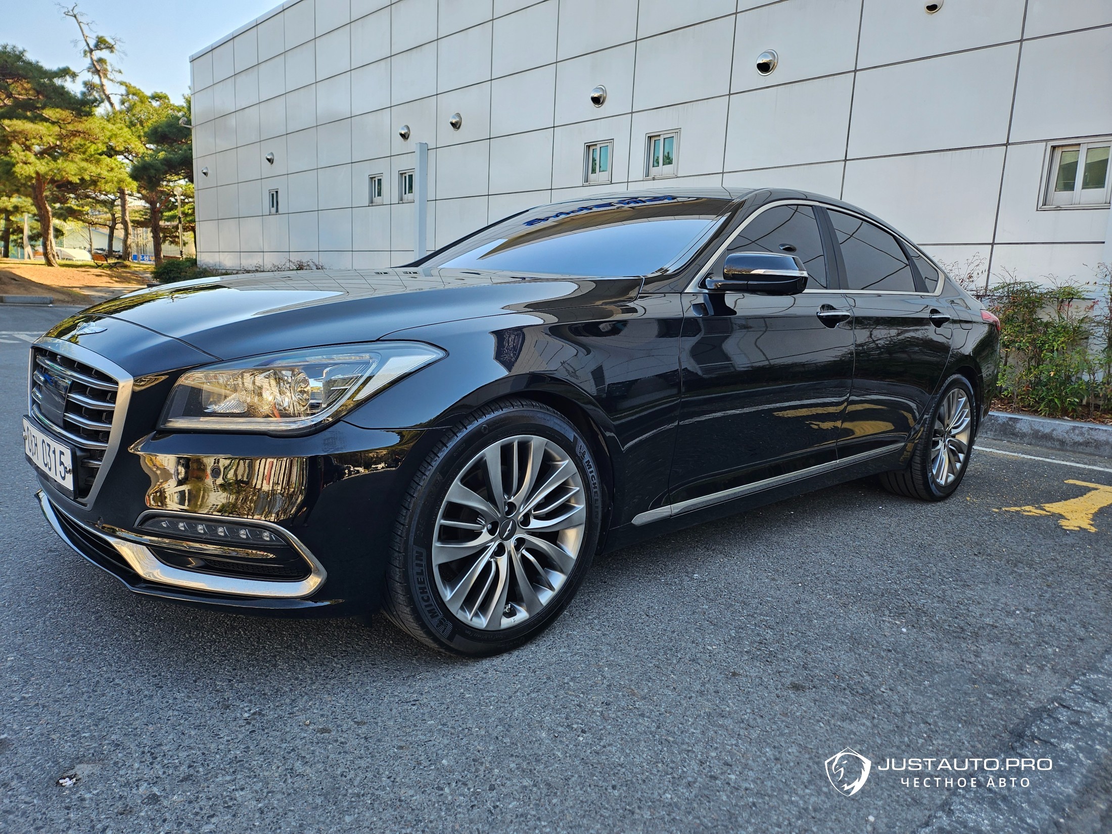 Автомобиль Genesis G80