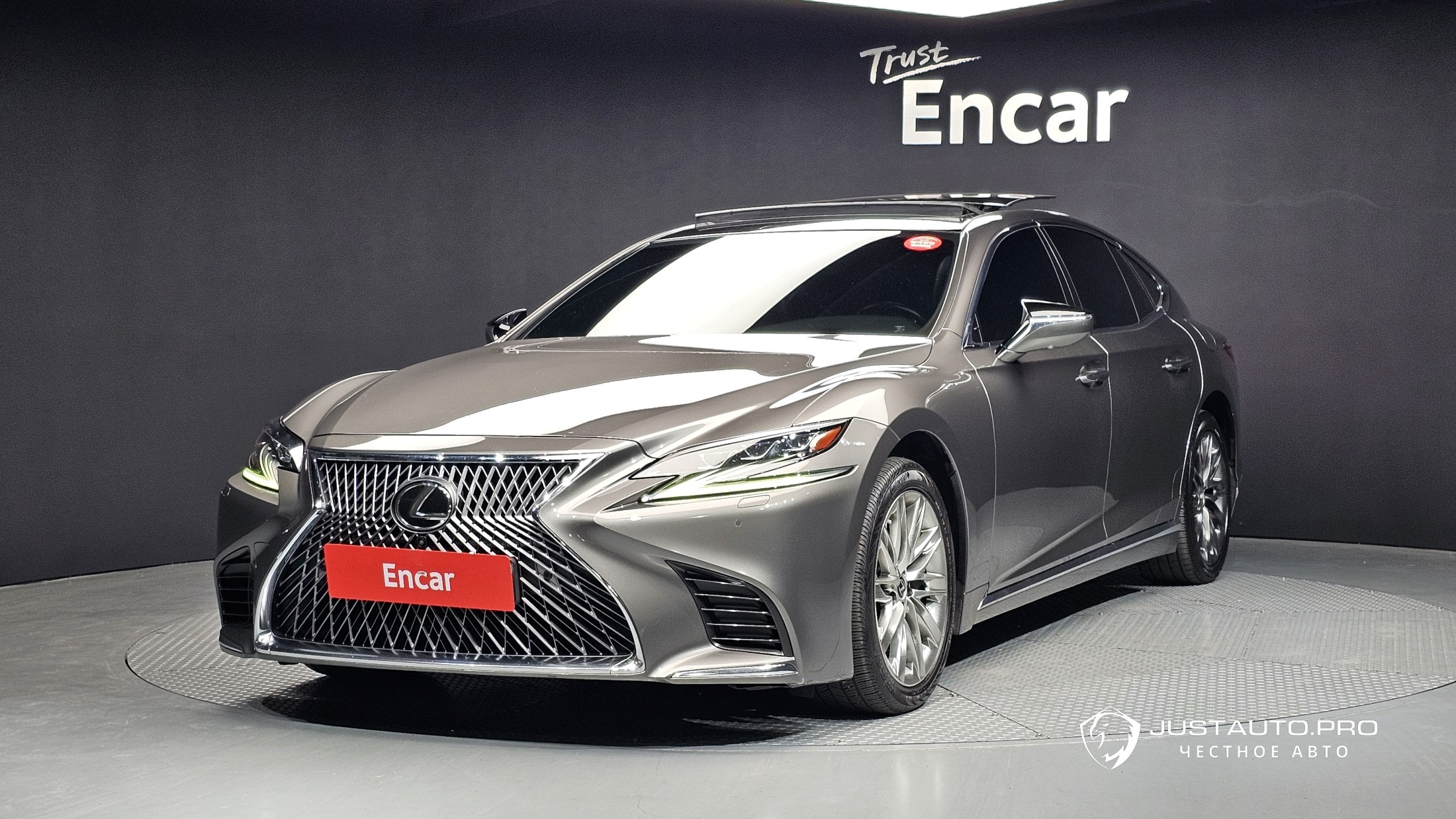 Автомобиль Lexus LS