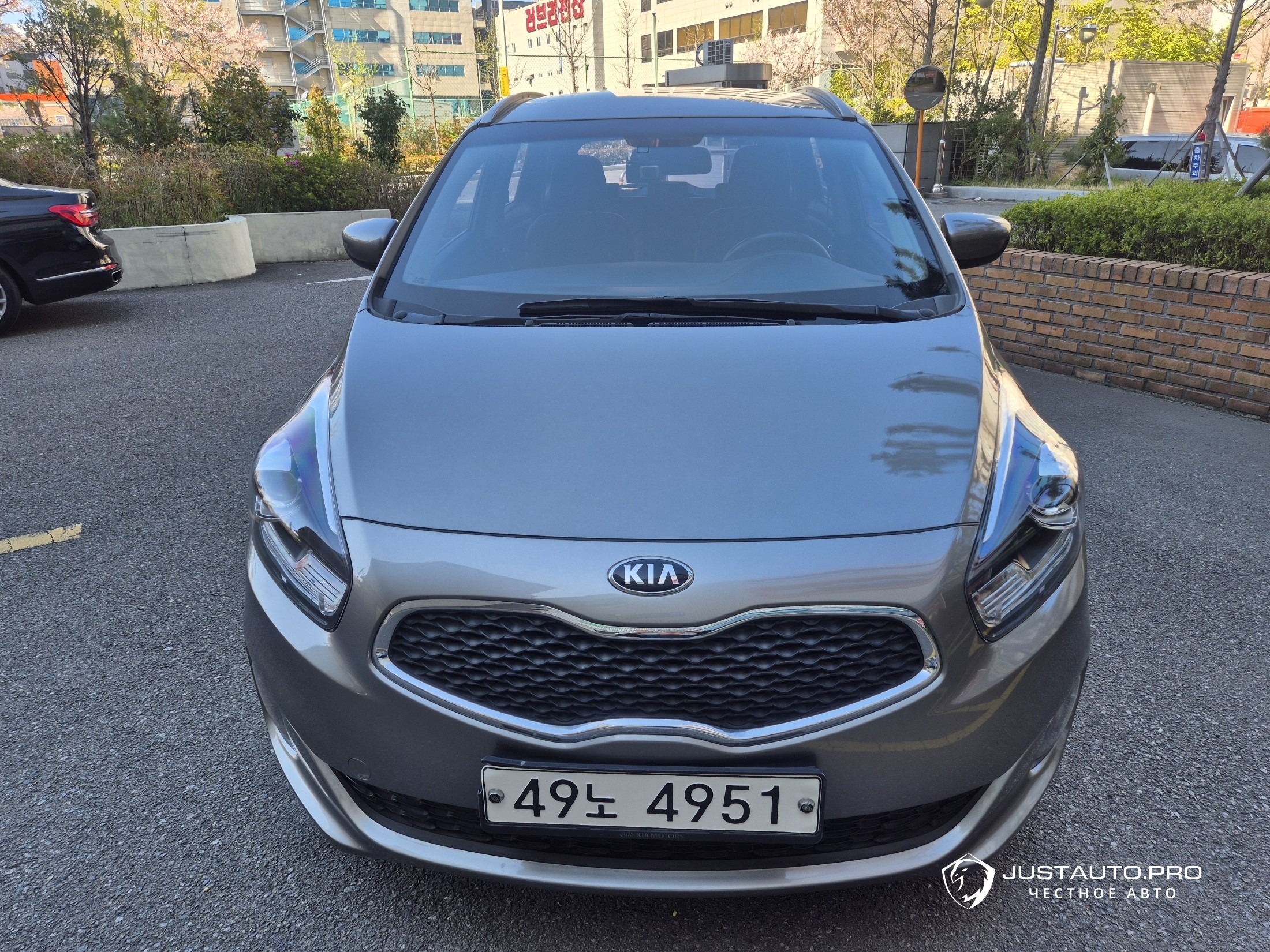 Автомобиль Kia Carens
