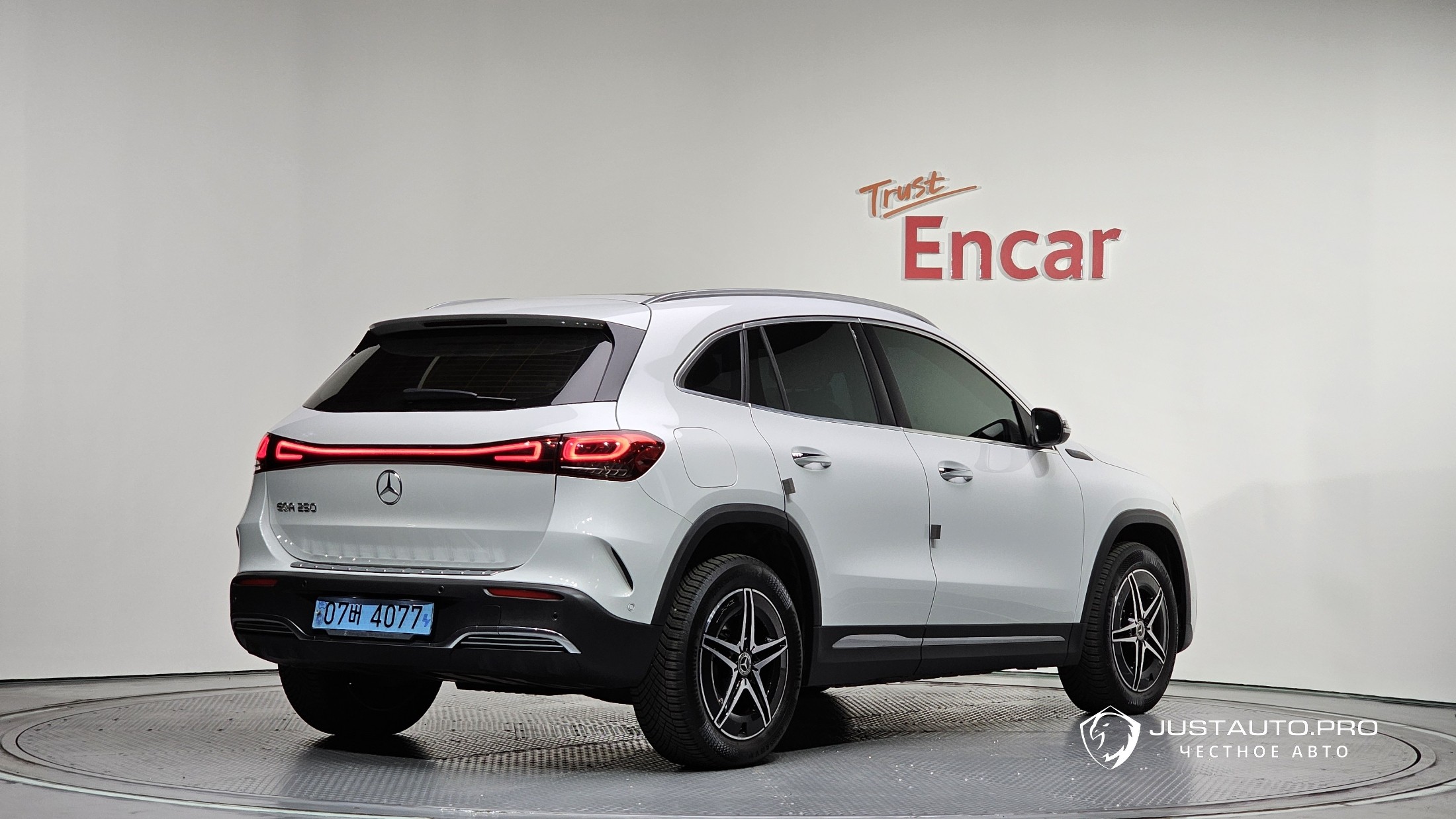 Автомобиль Mercedes-Benz EQA