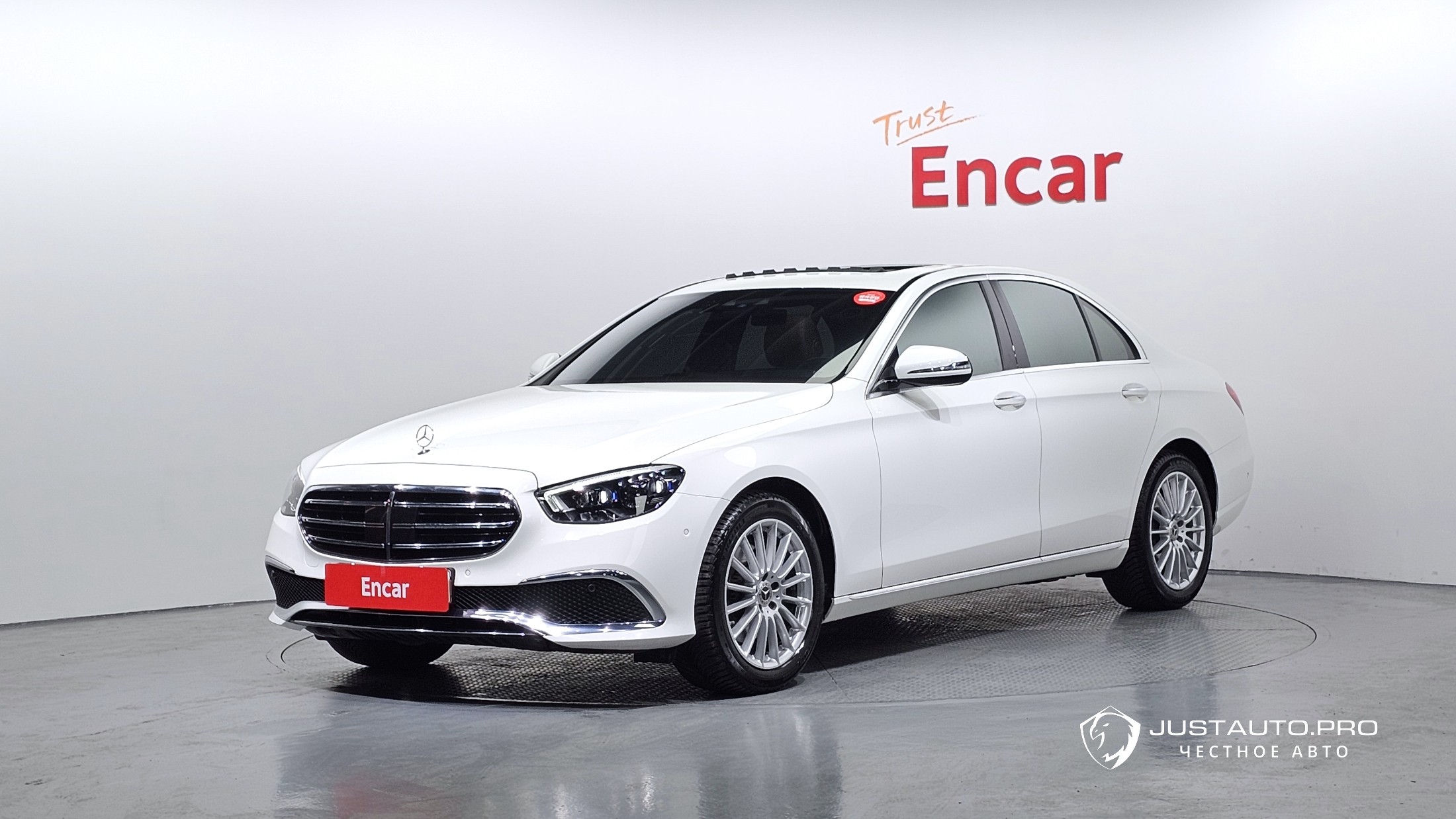 Автомобиль Mercedes-Benz E-Class