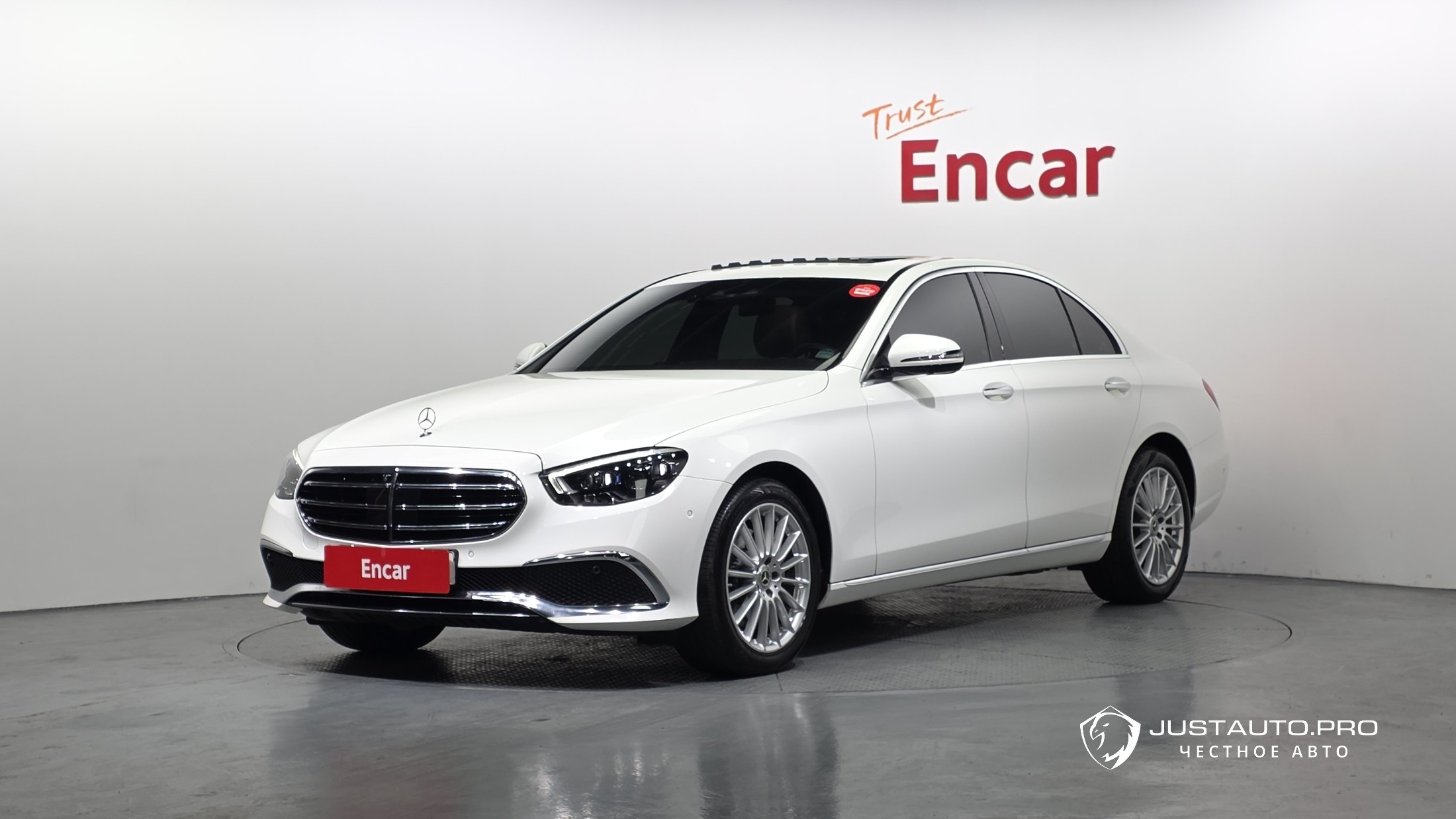 Автомобиль Mercedes-Benz E-Class