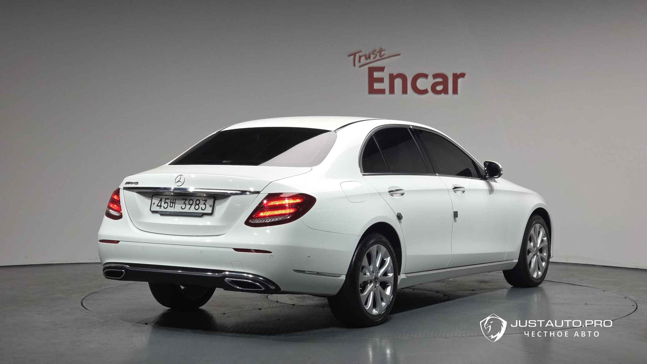 Автомобиль Mercedes-Benz E-Class