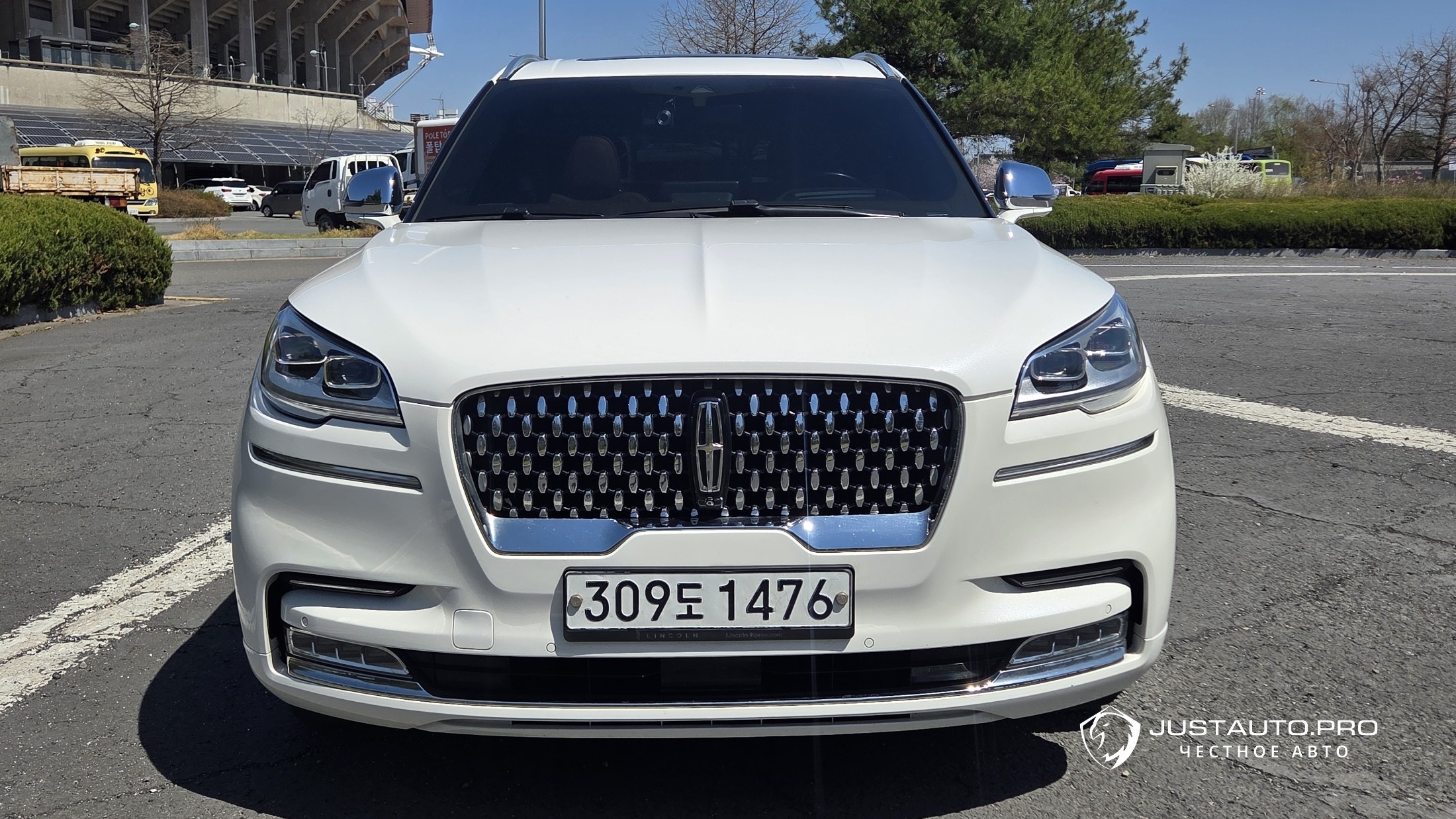 Автомобиль Lincoln Aviator