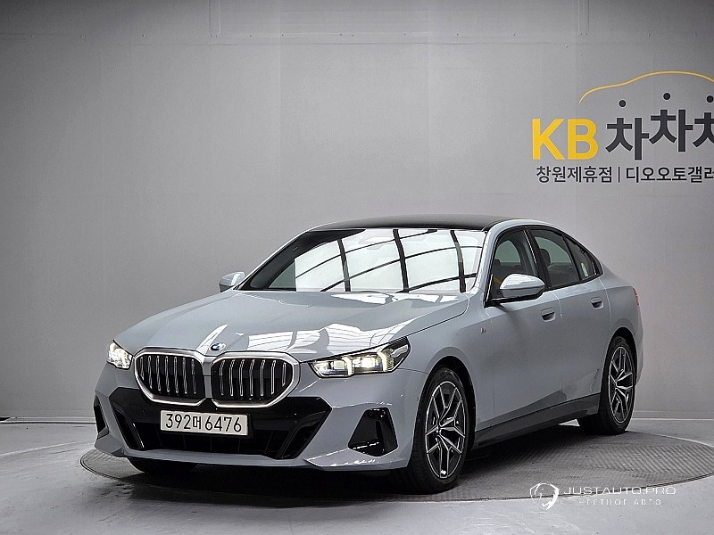 Автомобиль BMW 5-Series