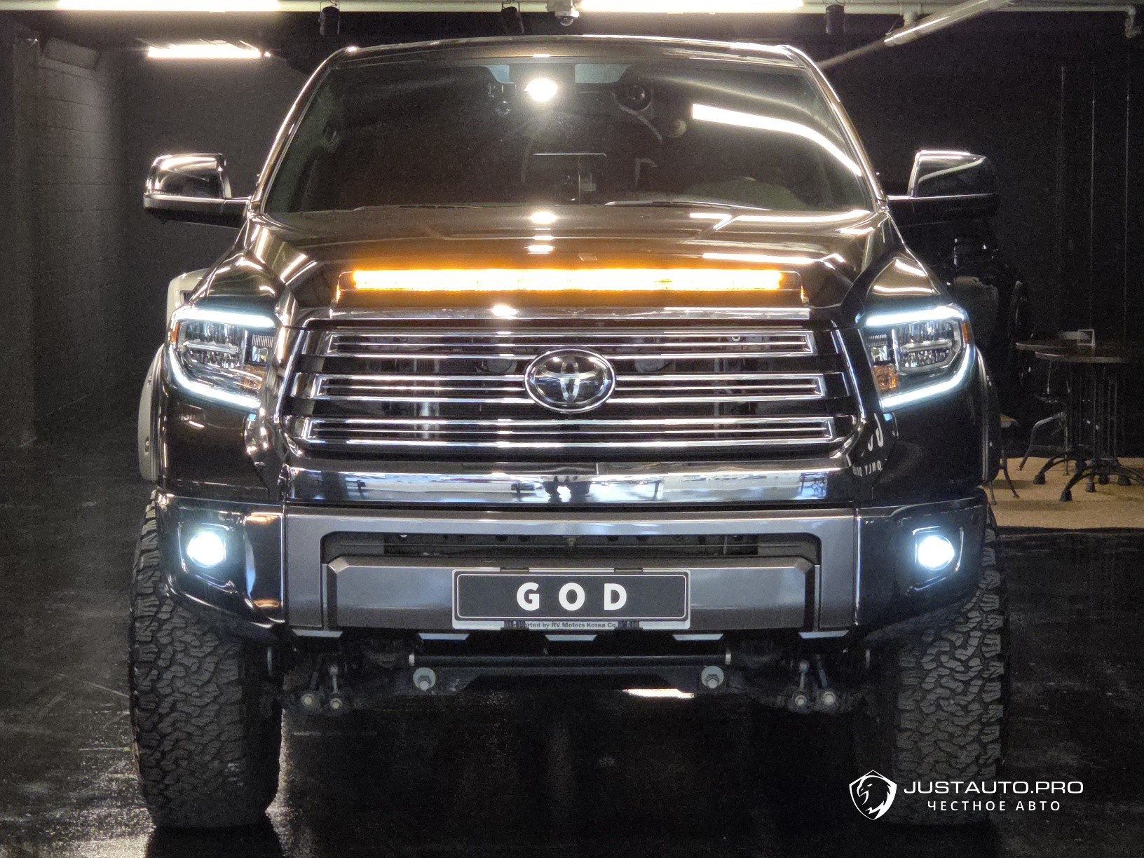 Автомобиль Toyota Tundra