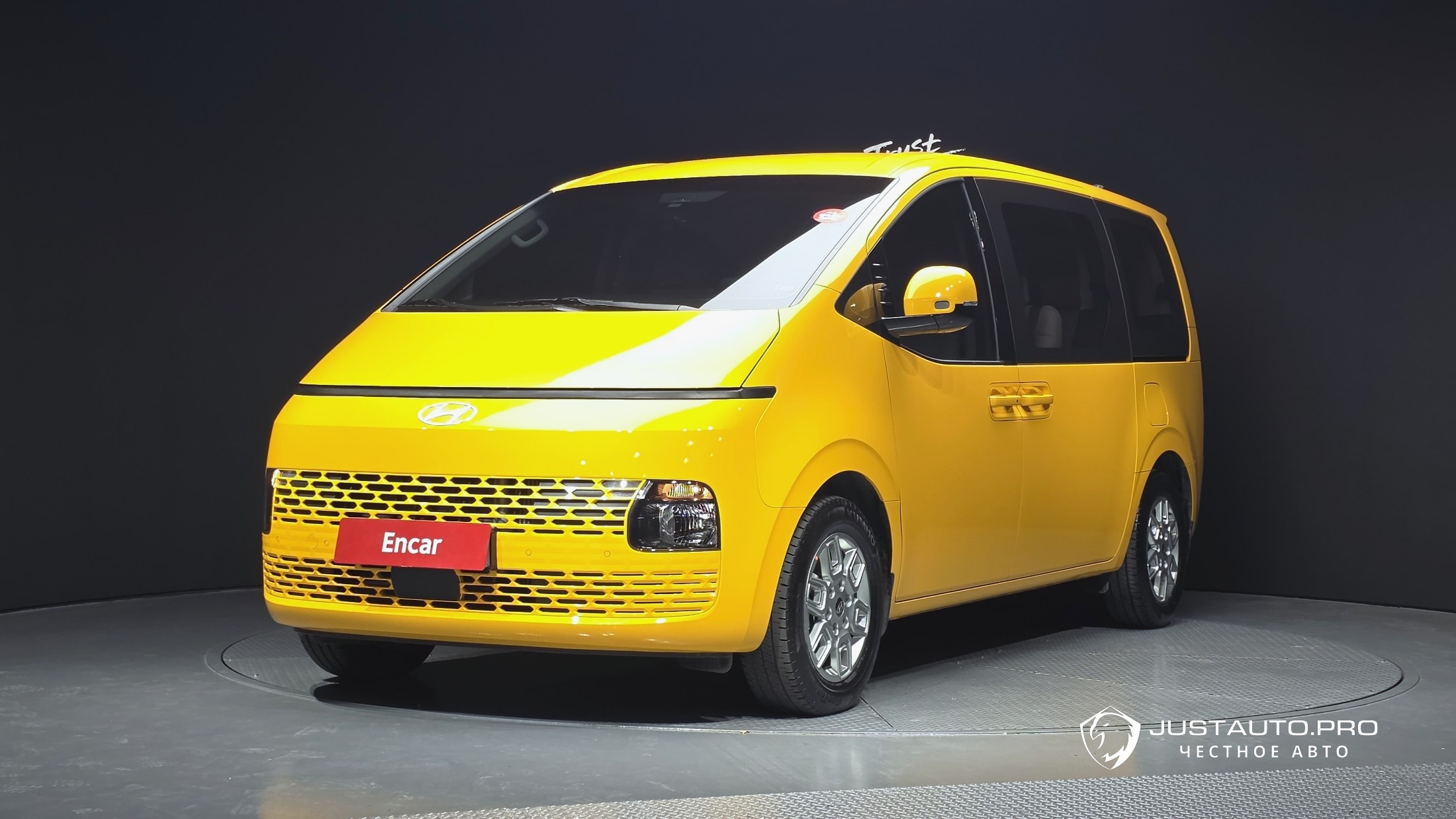 Автомобиль Hyundai Staria