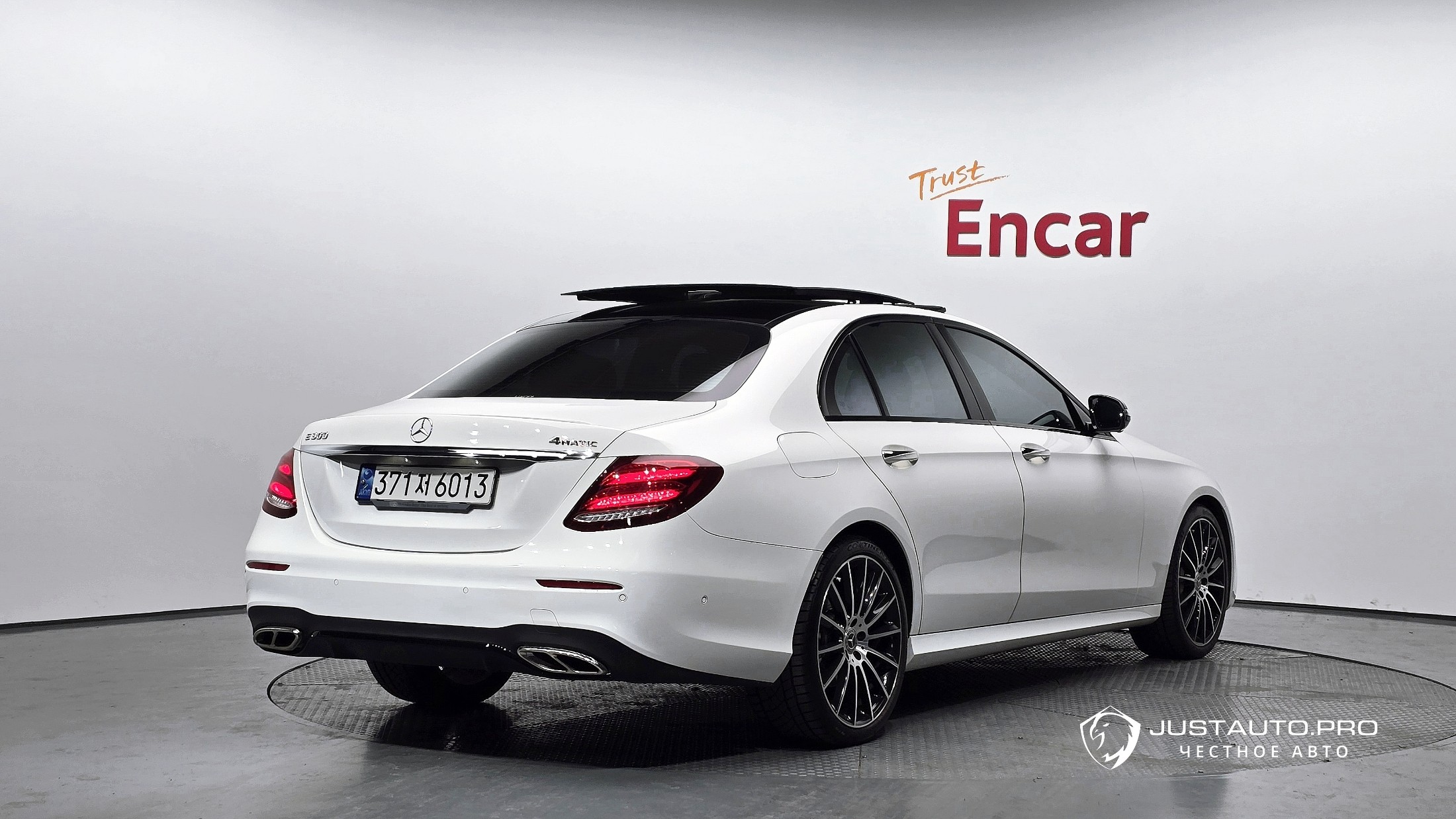 Автомобиль Mercedes-Benz E-Class