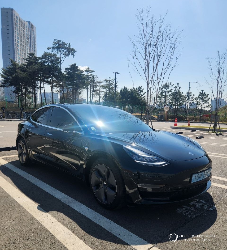 Автомобиль Tesla Model 3