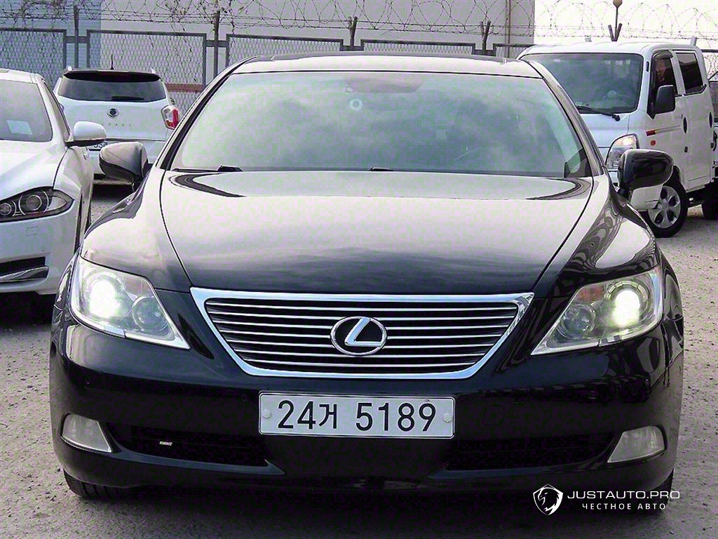 Автомобиль Lexus LS