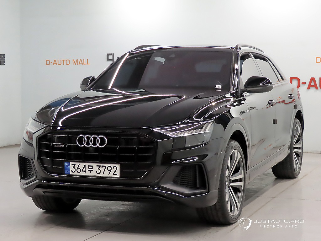 Автомобиль Audi Q8