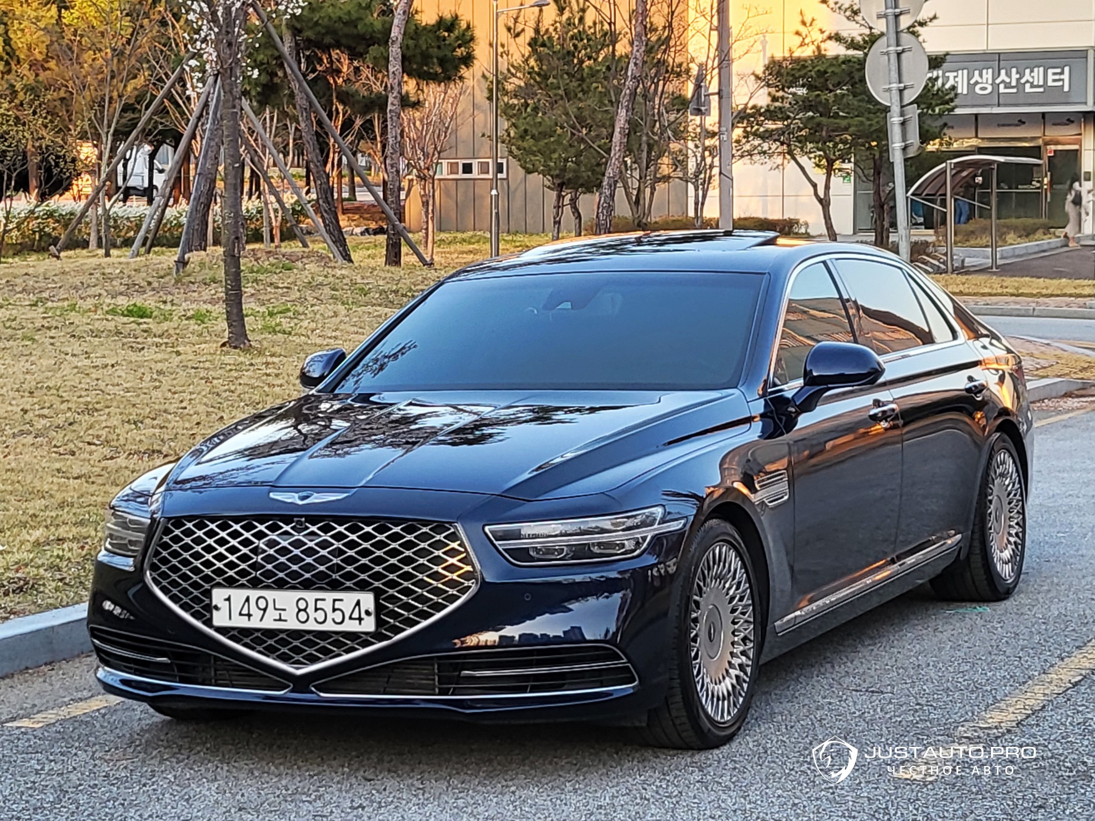 Автомобиль Genesis G90