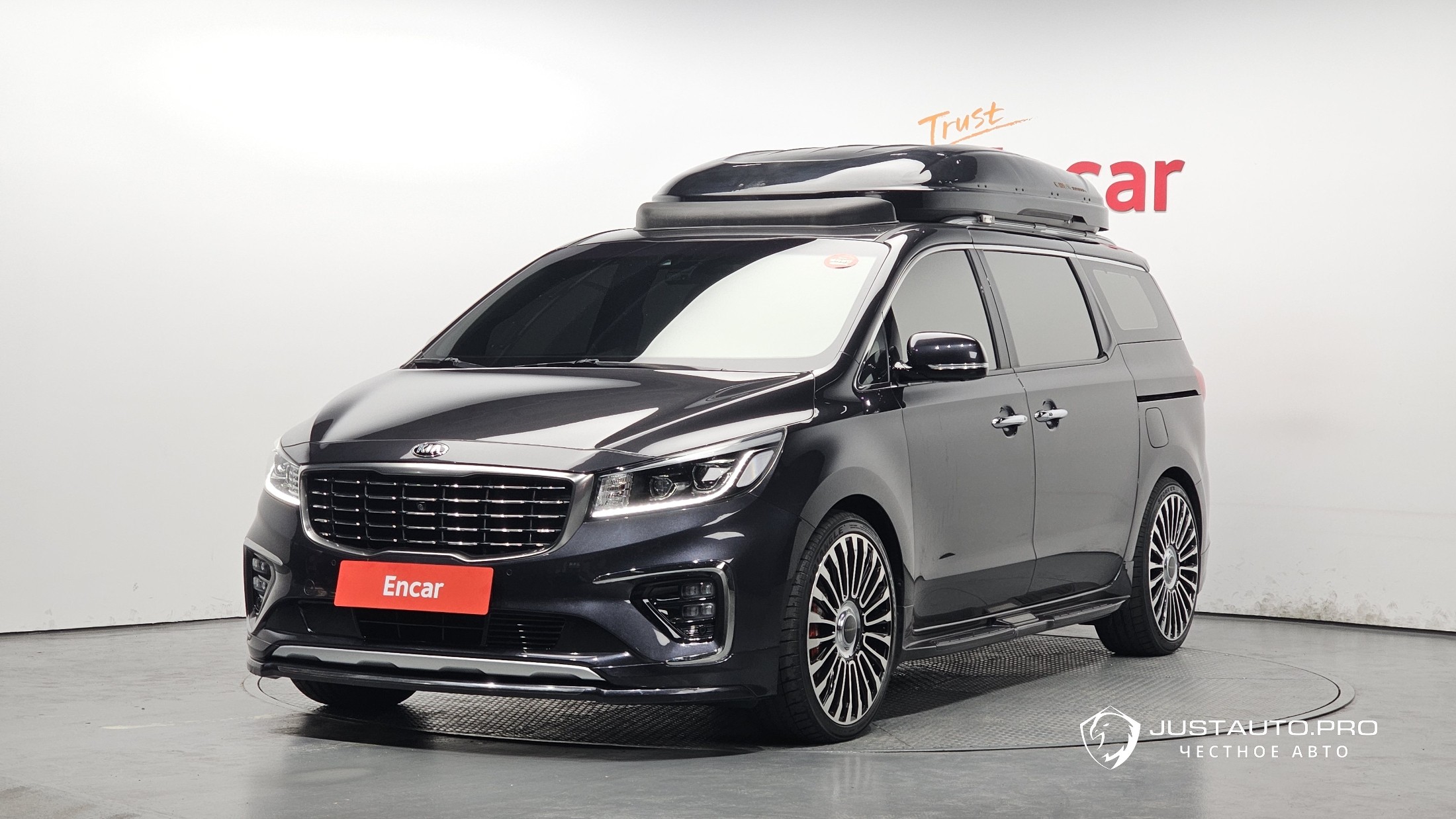 Автомобиль Kia Canival