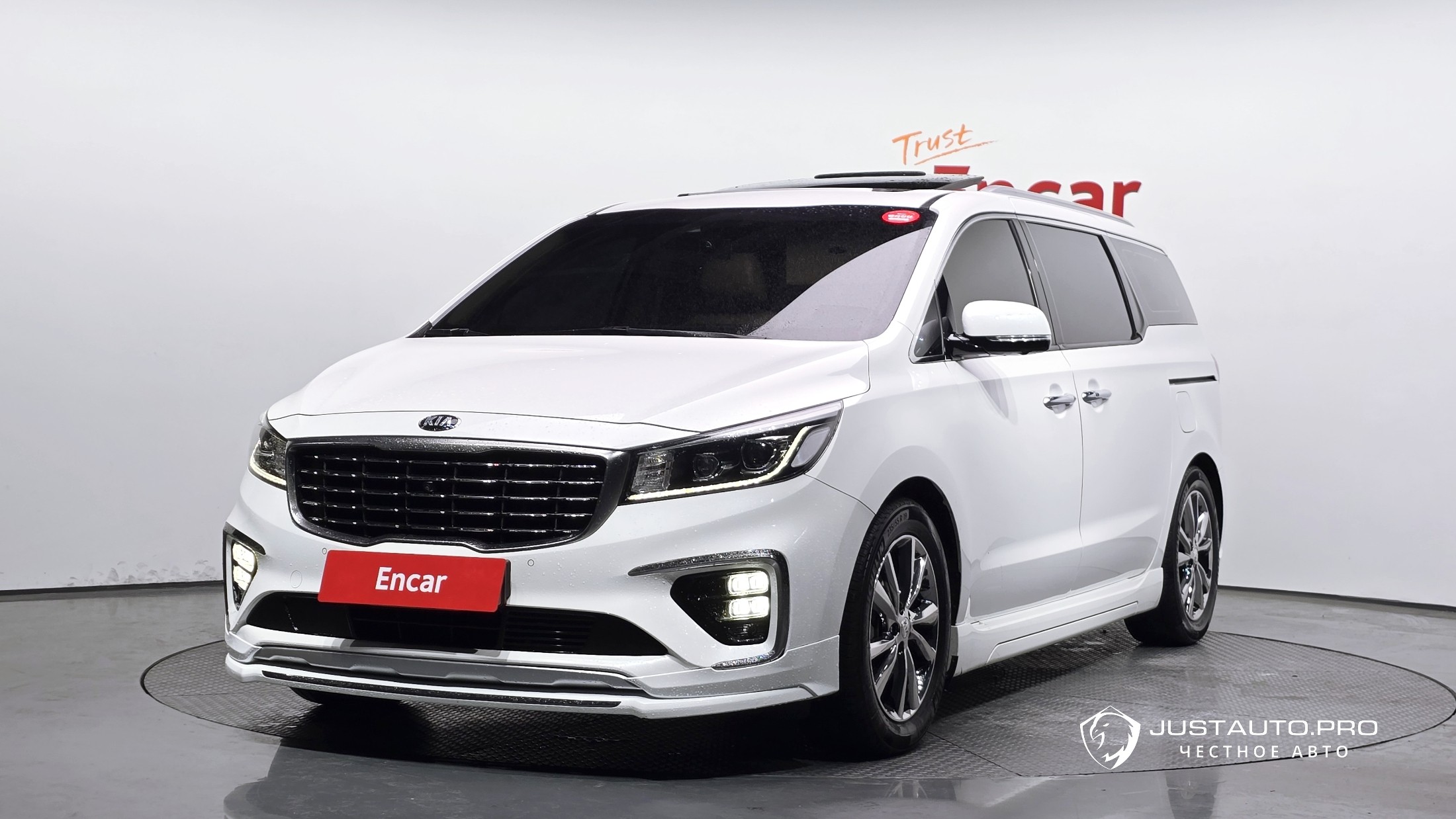 Автомобиль Kia Canival
