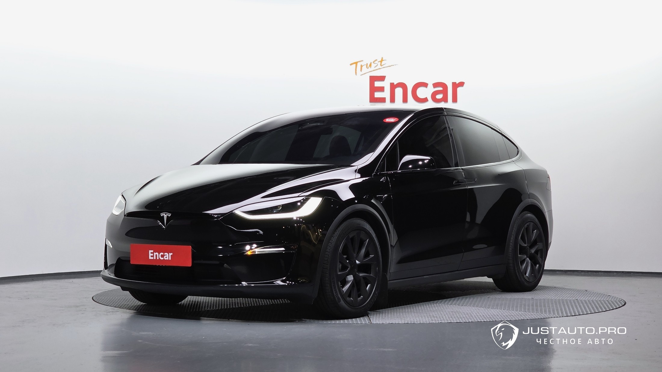 Автомобиль Tesla Model X