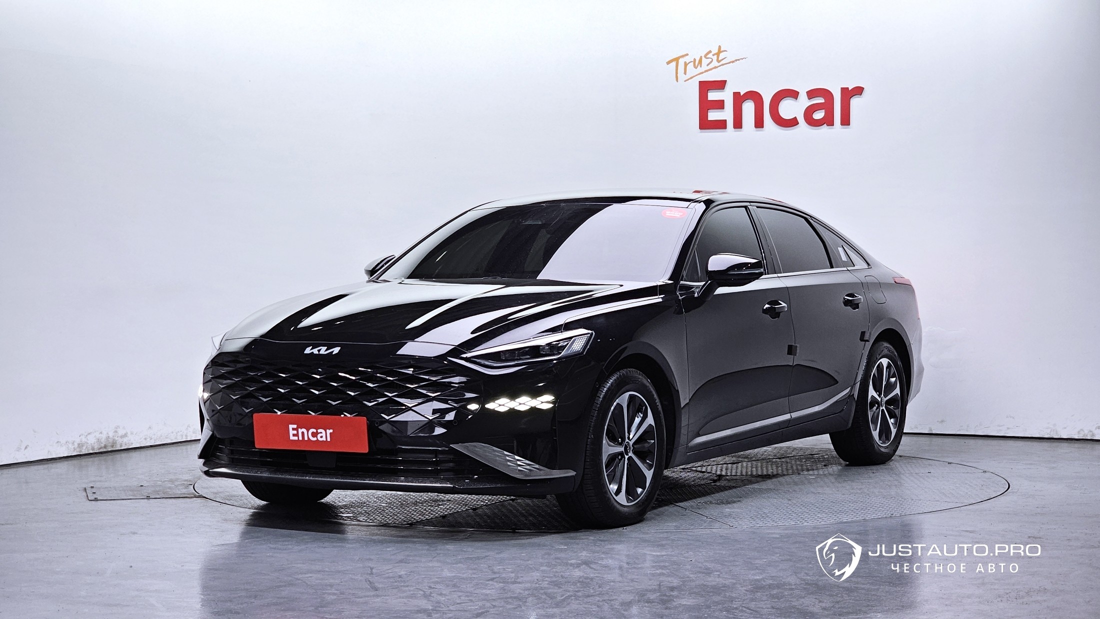 Автомобиль Kia K8