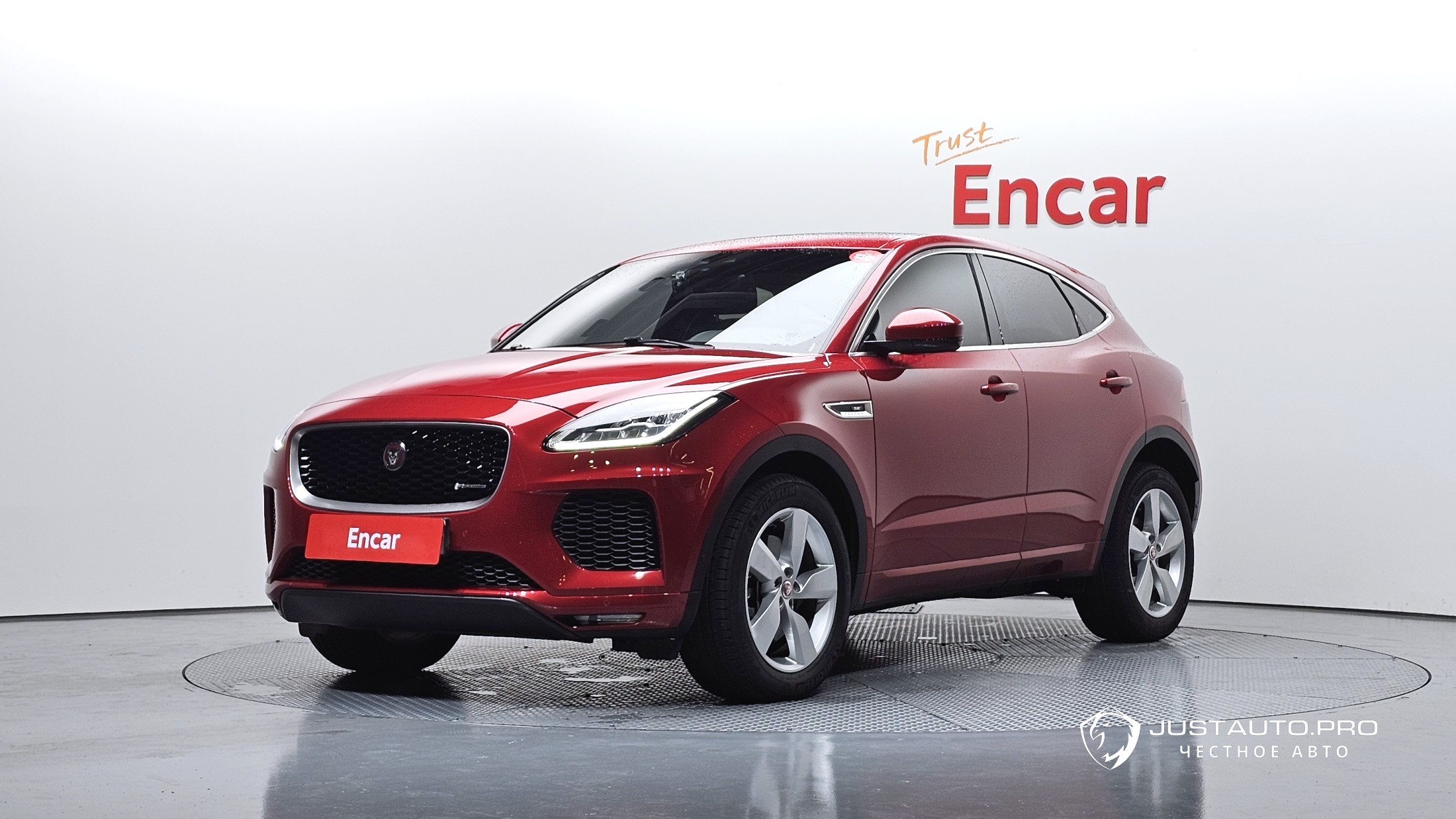 Автомобиль Jaguar E-PACE