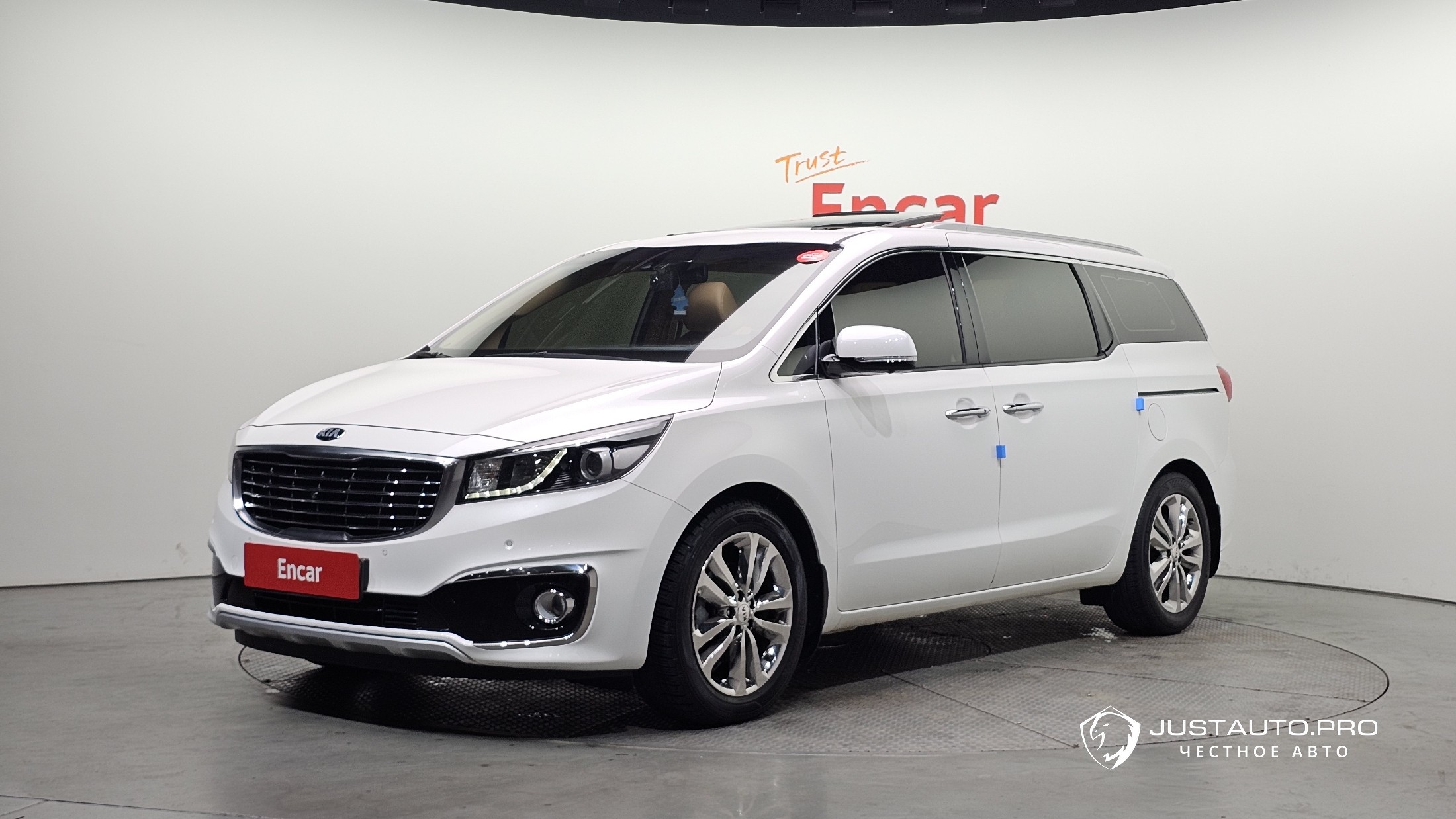 Автомобиль Kia Canival