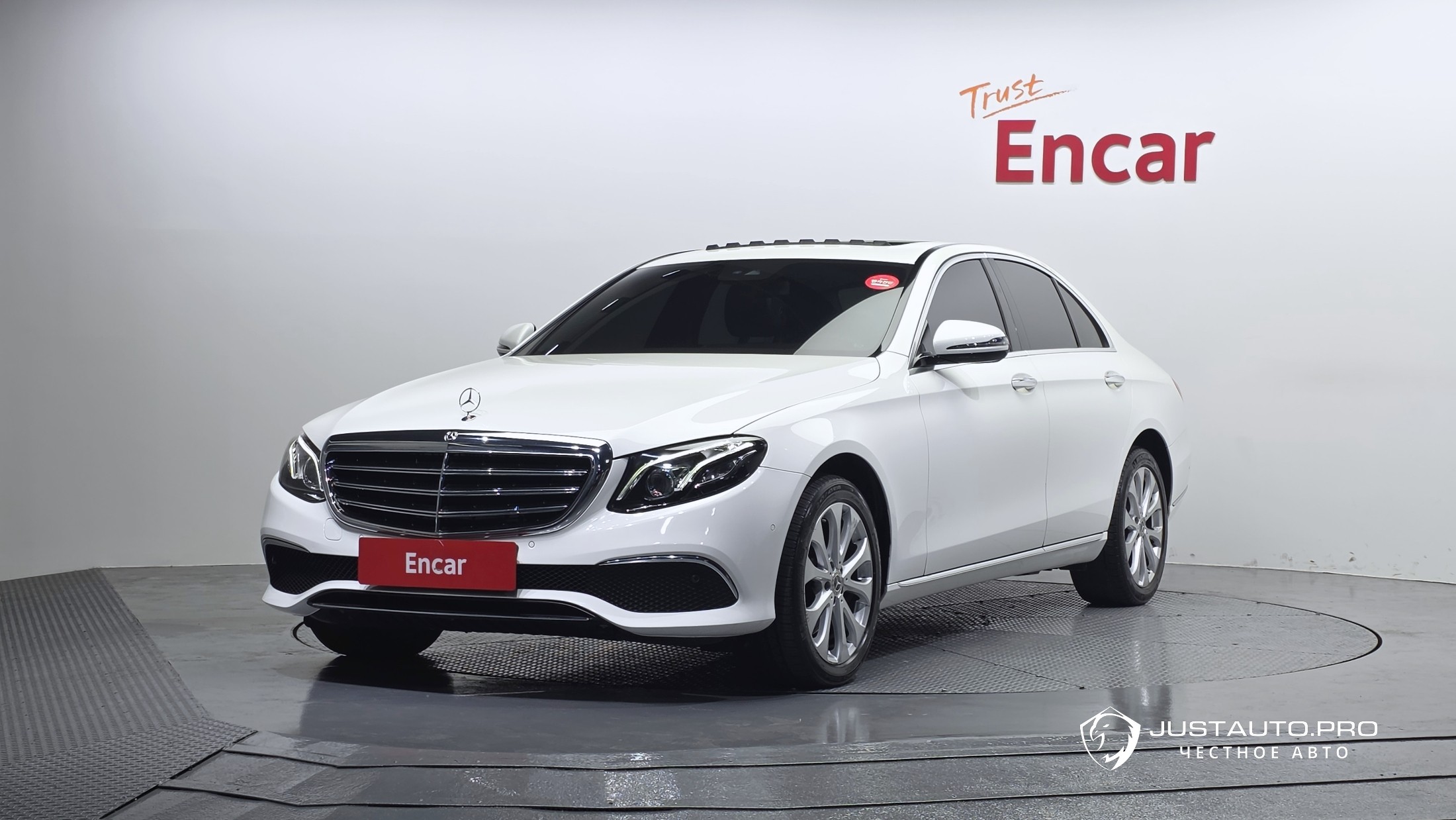 Автомобиль Mercedes-Benz E-Class