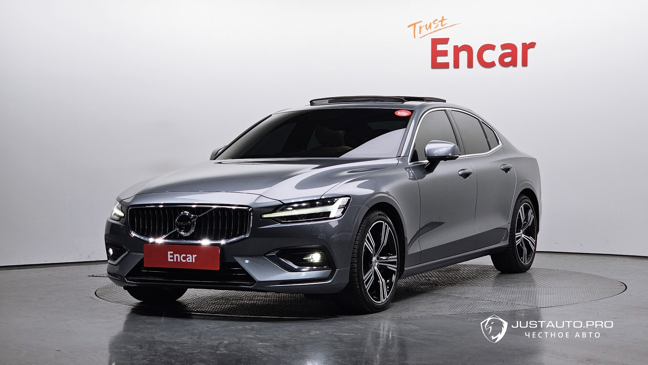Автомобиль Volvo S60