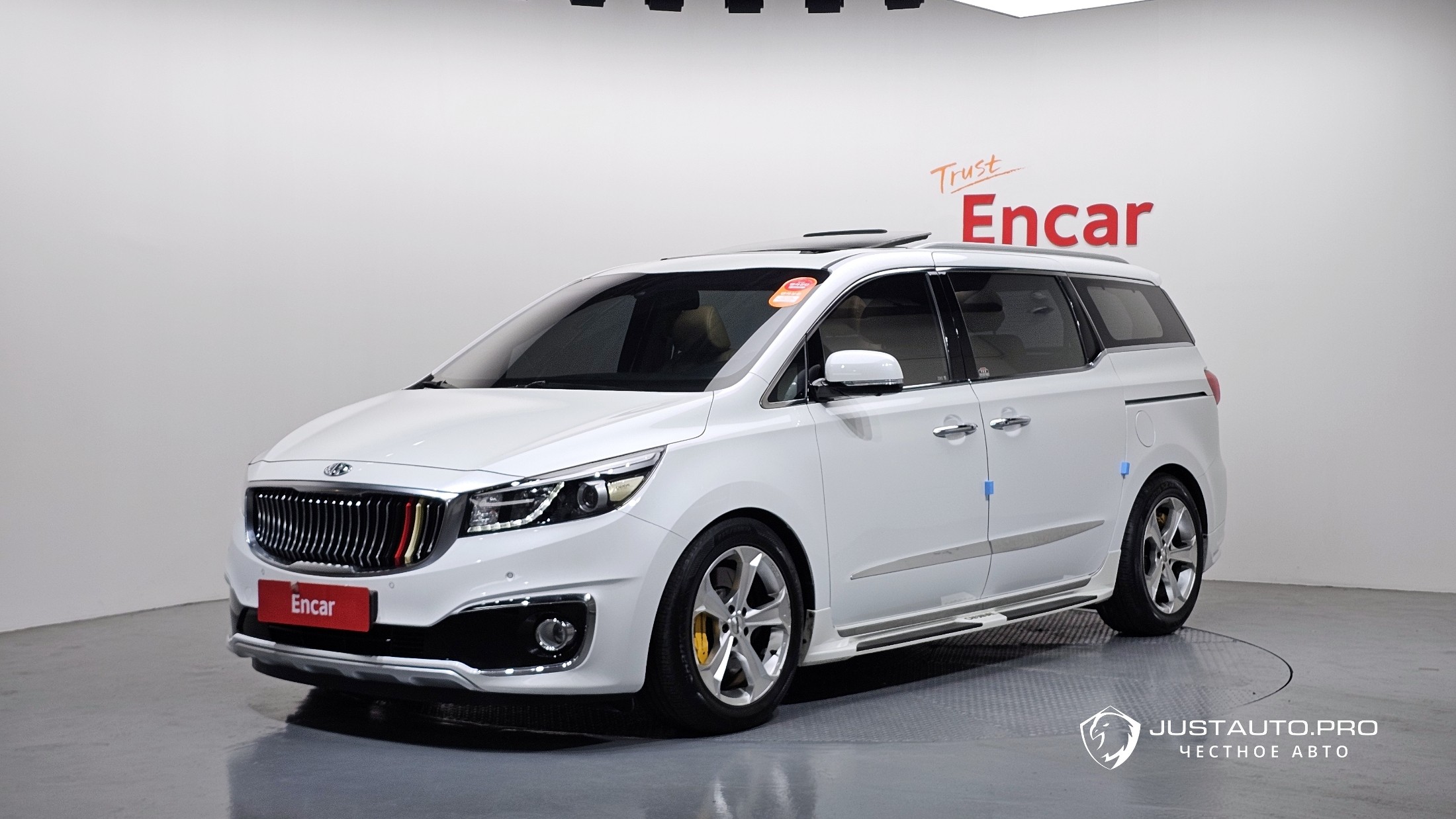 Автомобиль Kia Canival