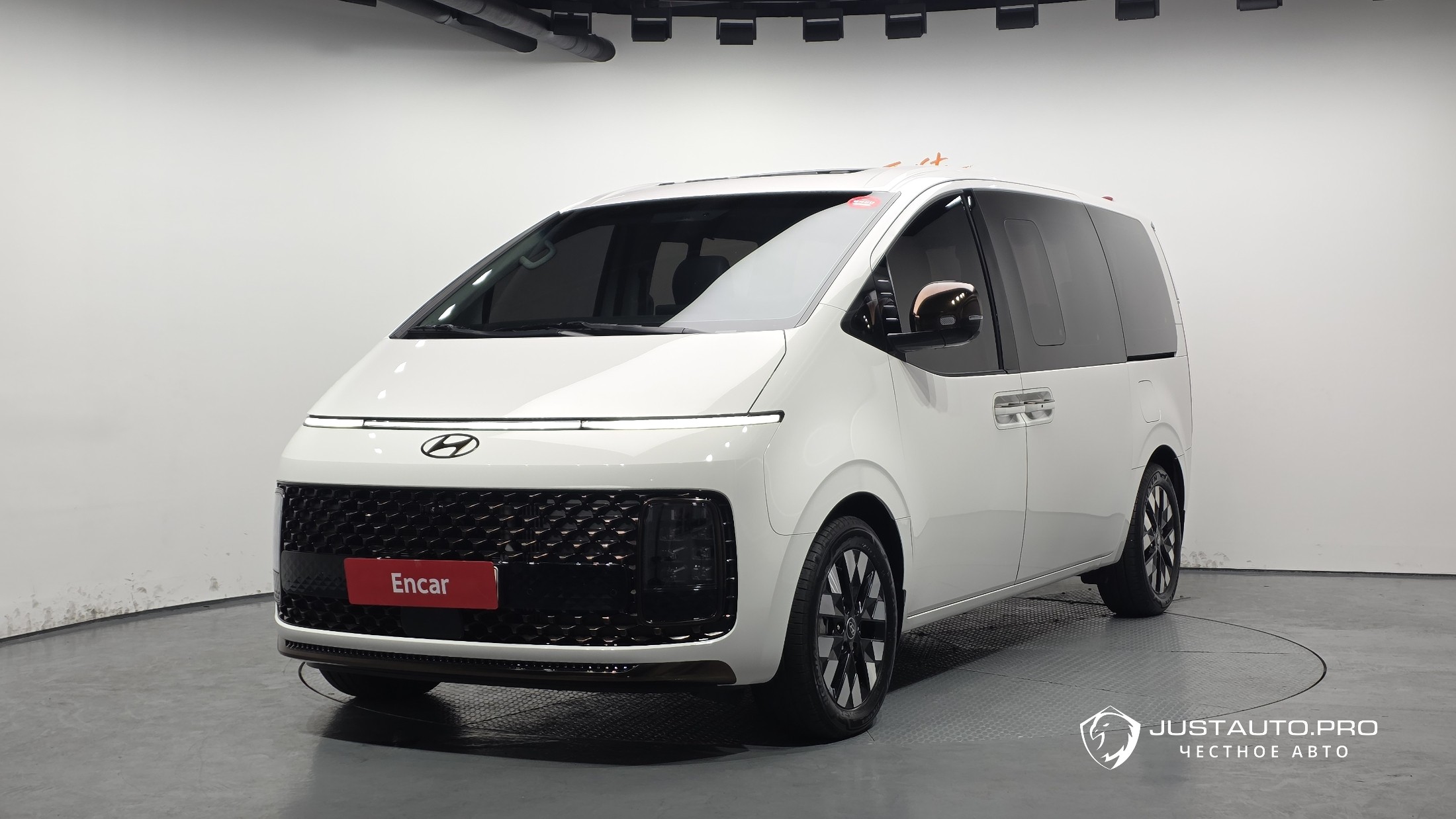 Автомобиль Hyundai Staria
