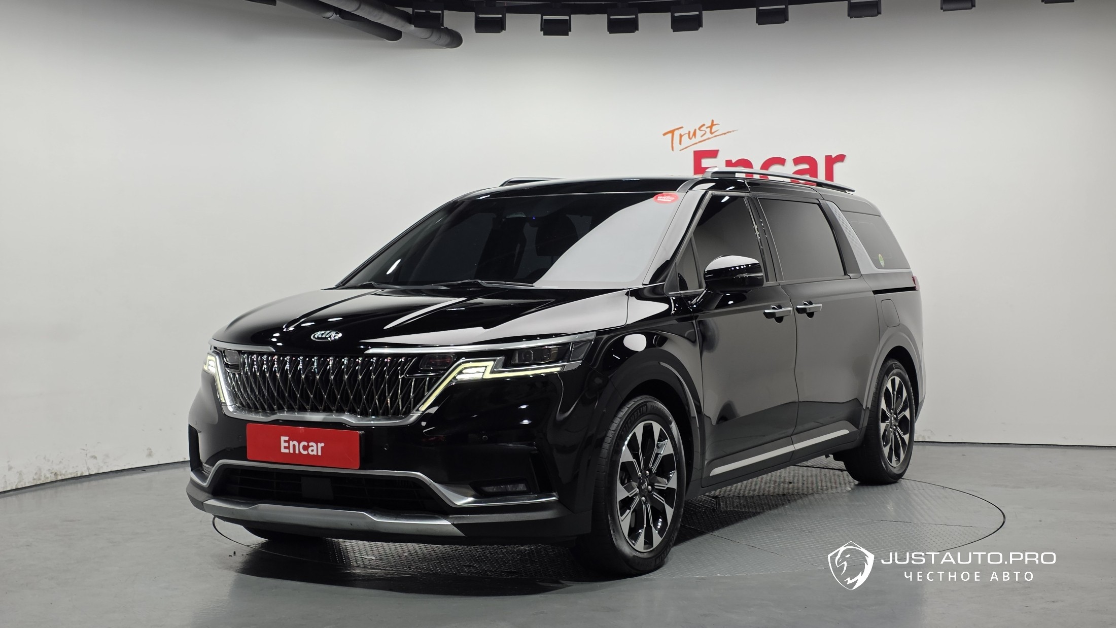 Автомобиль Kia Canival