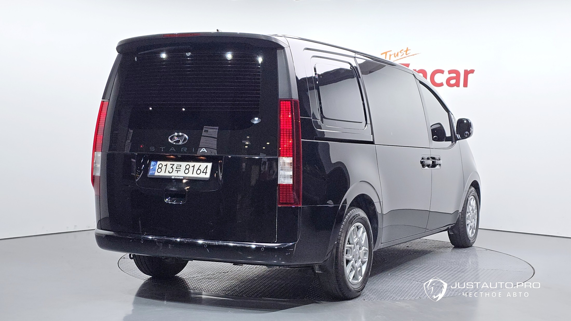 Автомобиль Hyundai Staria