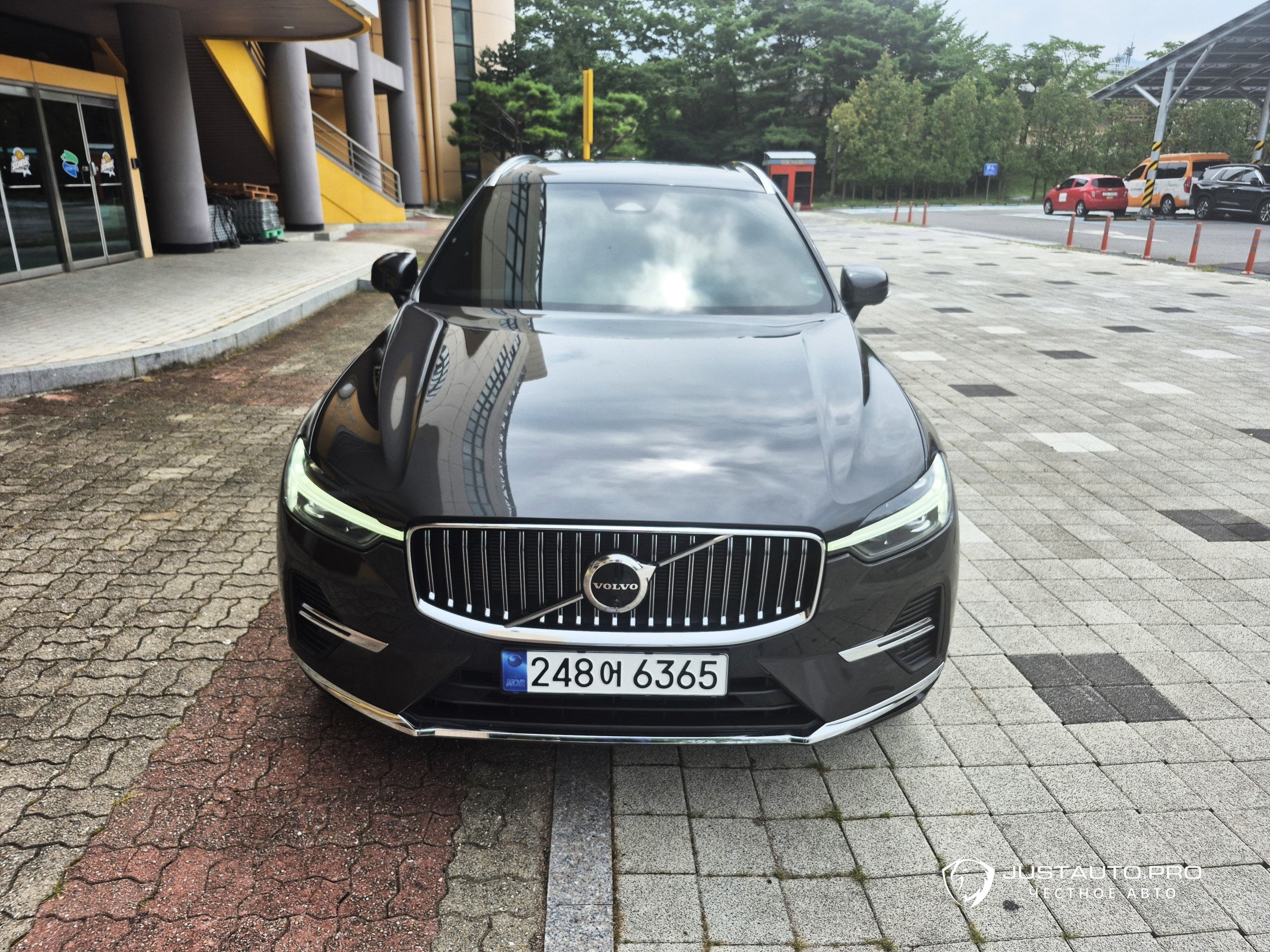 Автомобиль Volvo XC60