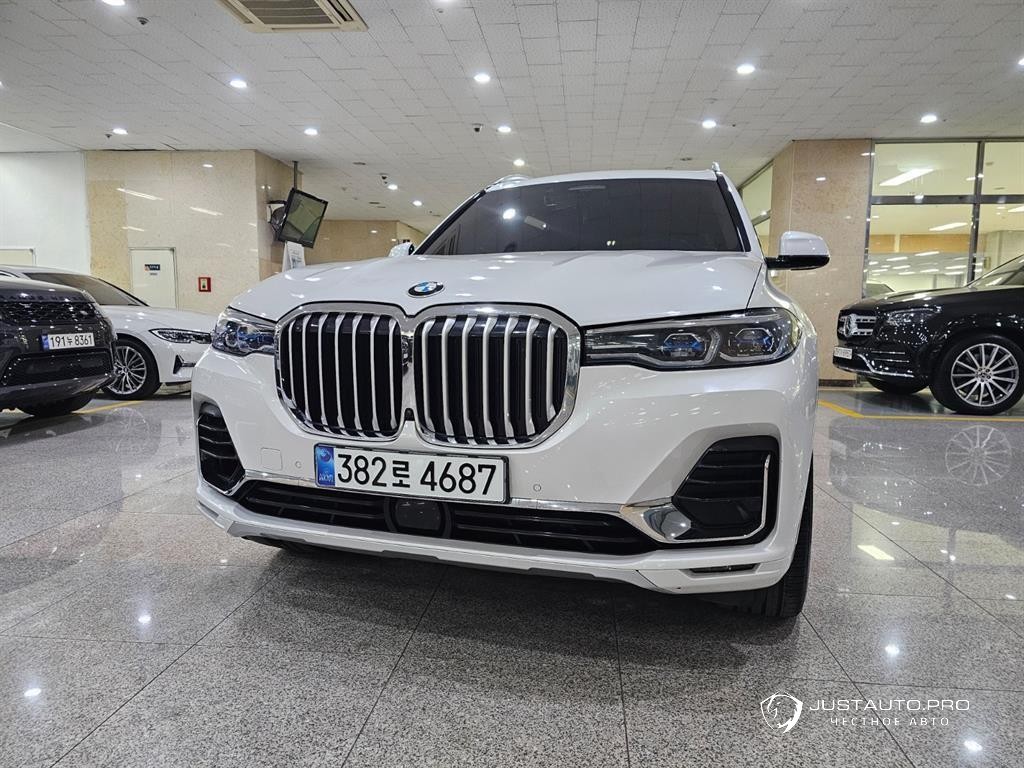 Автомобиль BMW X7