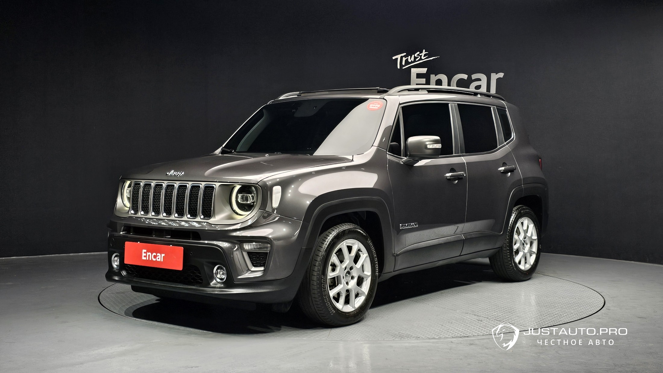 Автомобиль Jeep Renegade
