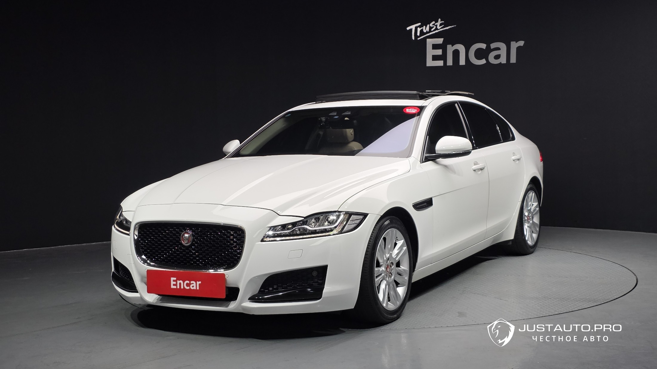 Автомобиль Jaguar XF