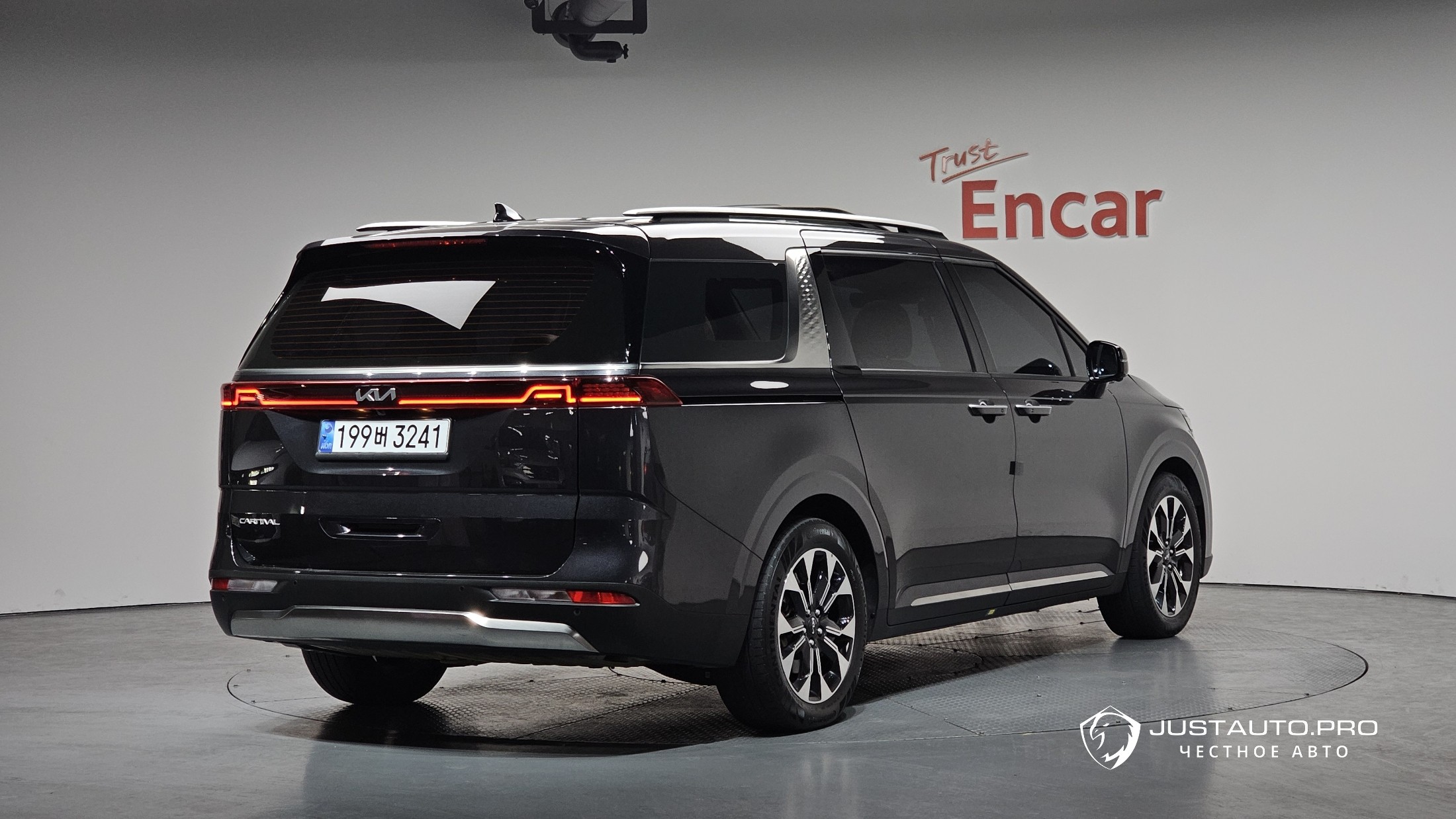 Автомобиль Kia Canival