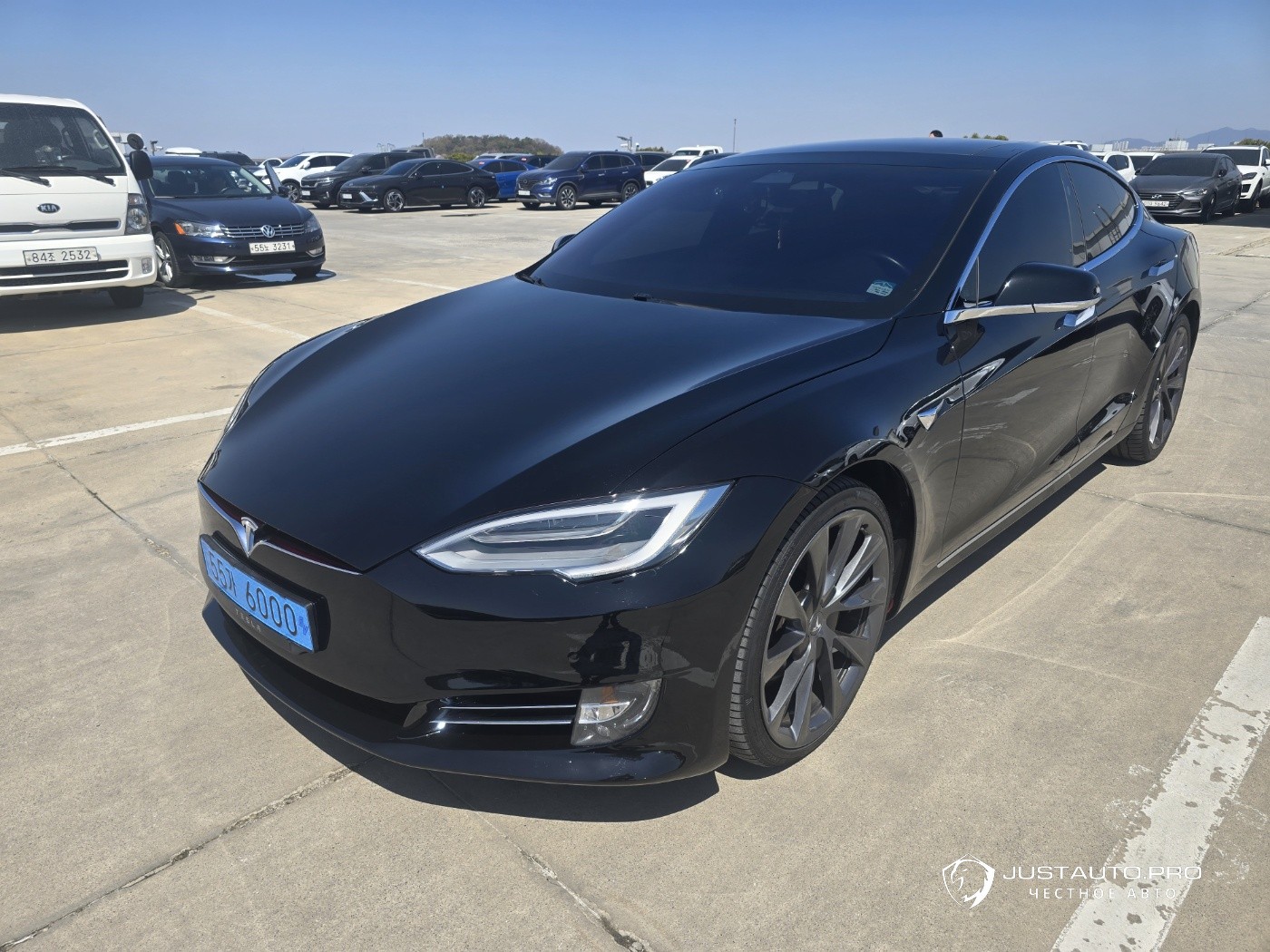 Автомобиль Tesla Model S