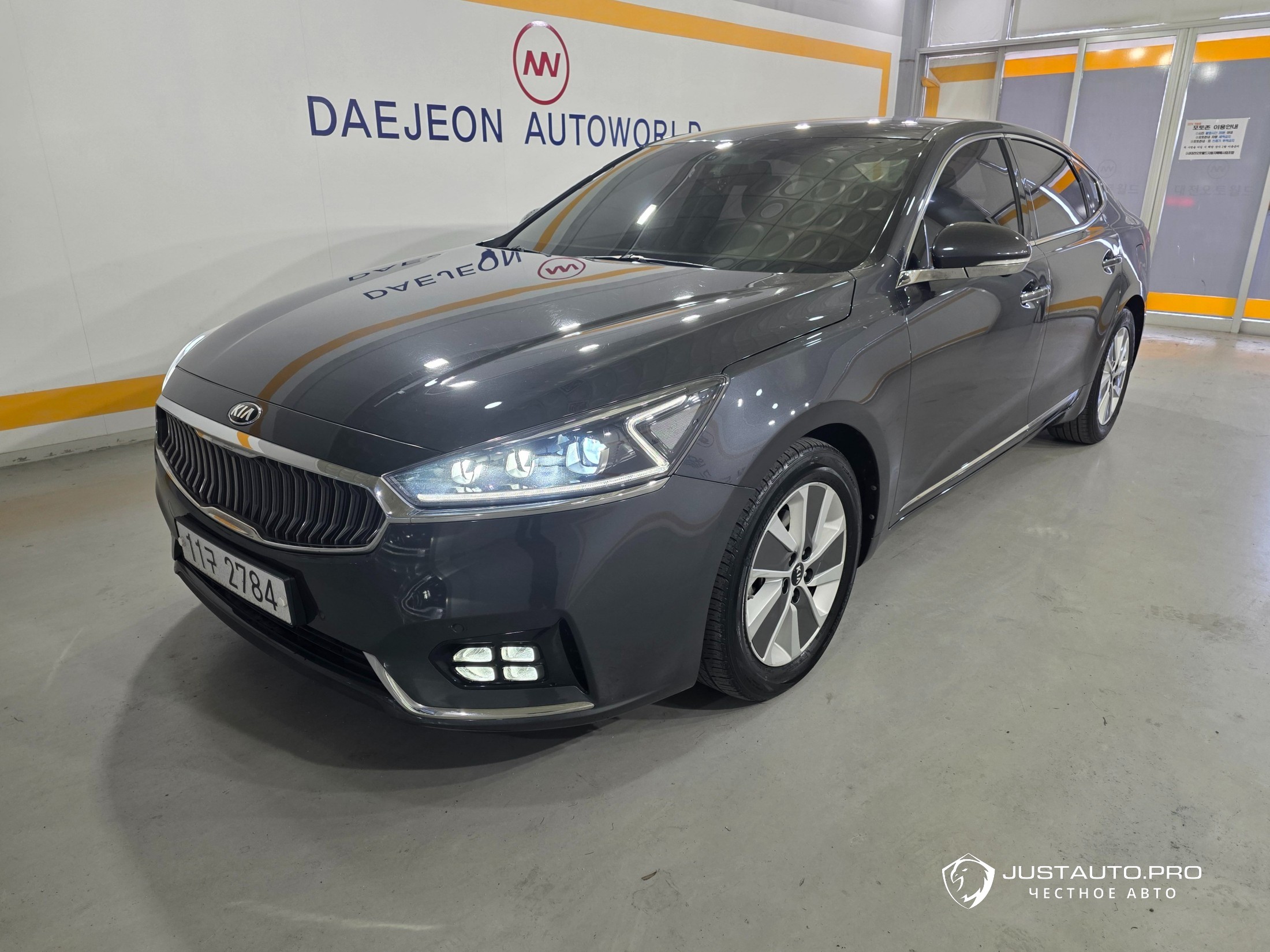 Автомобиль Kia K7
