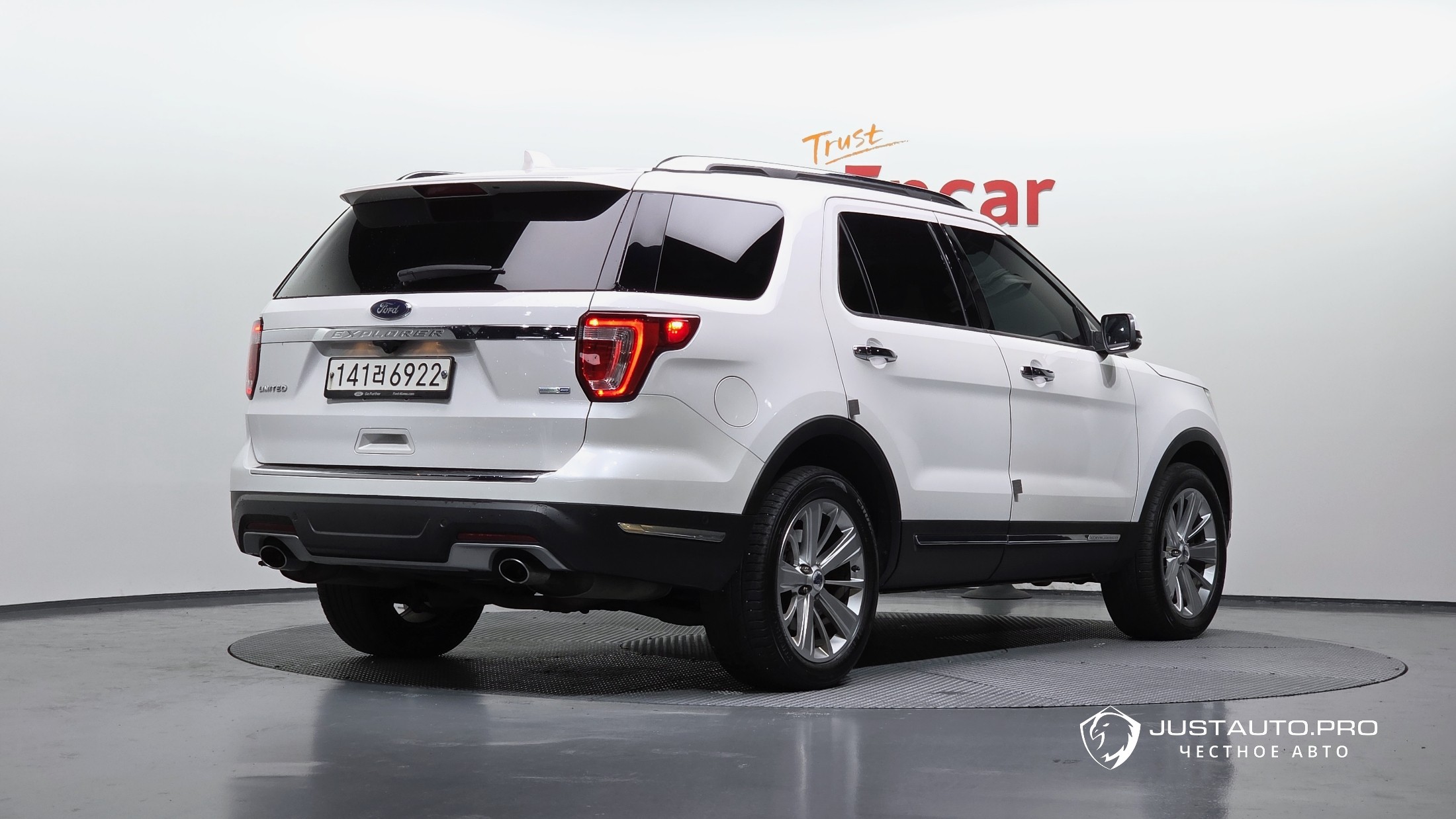 Автомобиль Ford Explorer