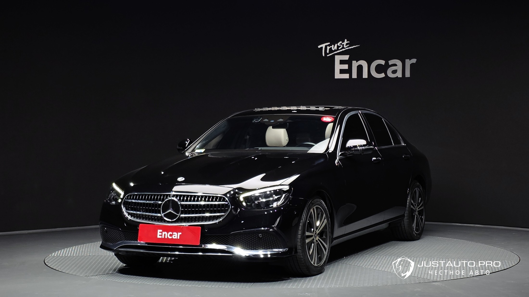 Автомобиль Mercedes-Benz E-Class