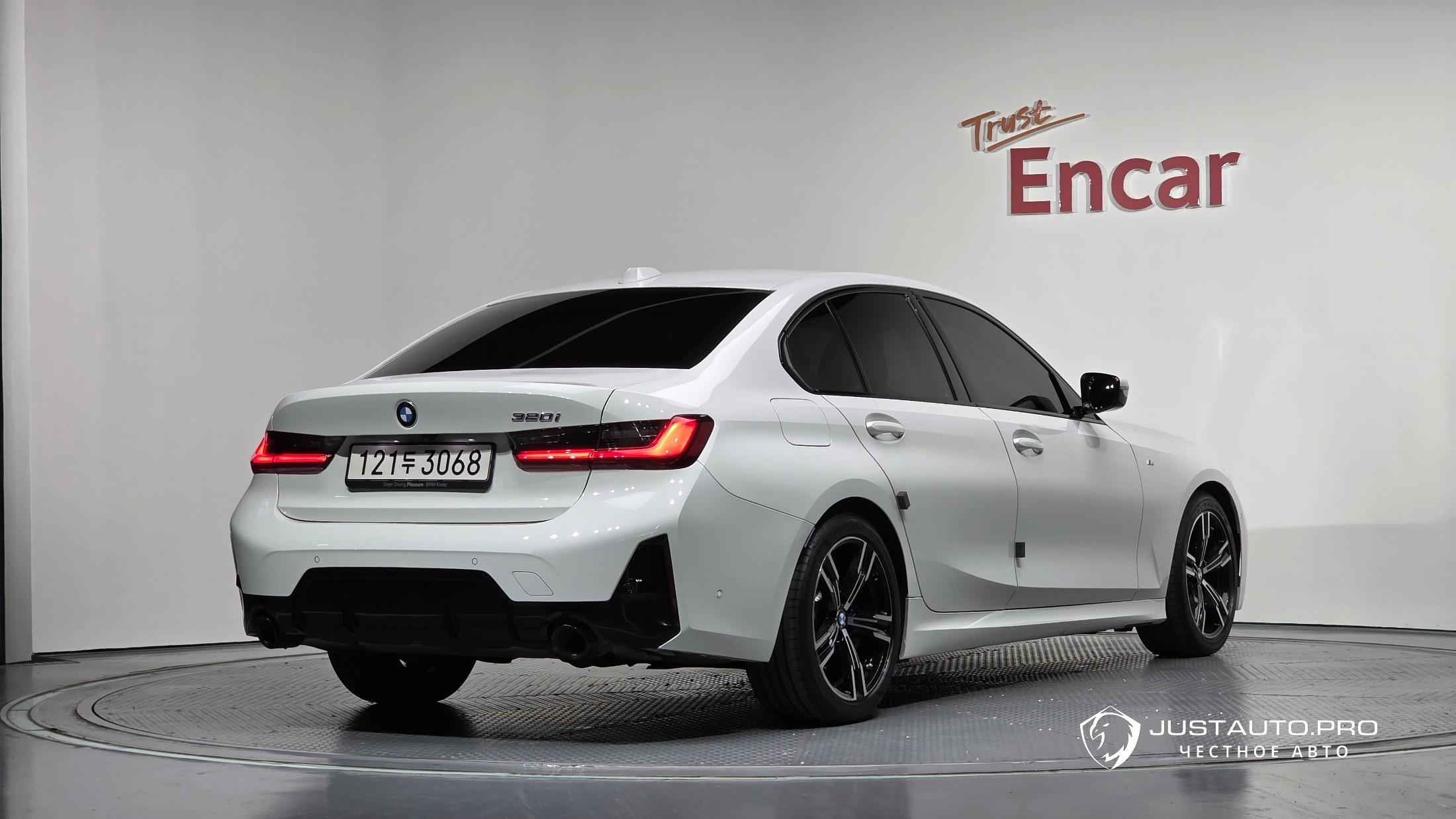 Автомобиль BMW 3-Series