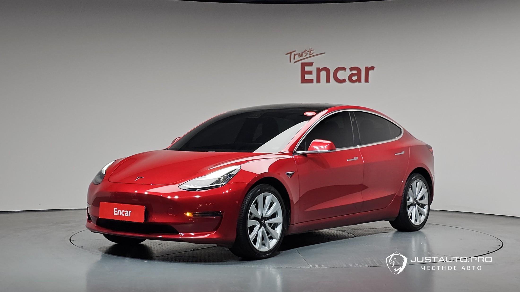 Автомобиль Tesla Model 3