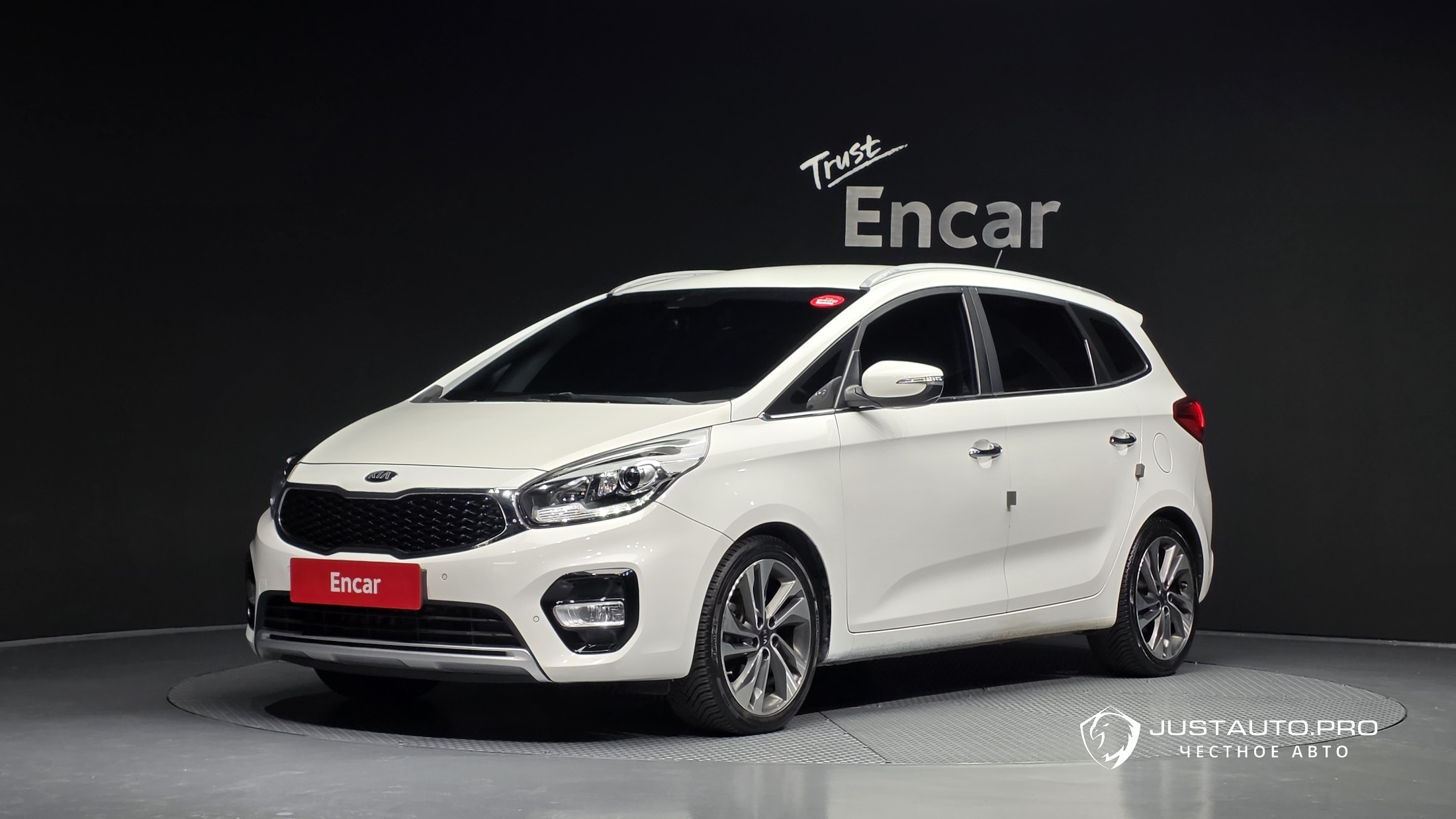 Автомобиль Kia Carens