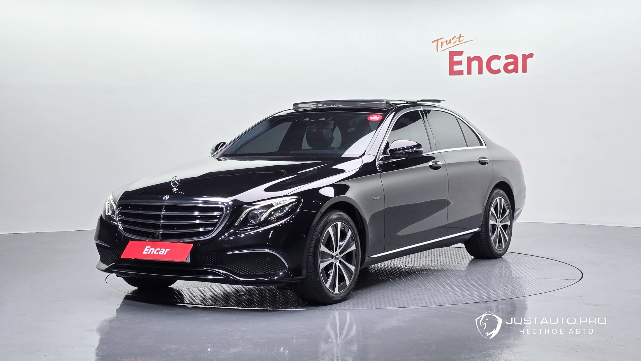 Автомобиль Mercedes-Benz E-Class
