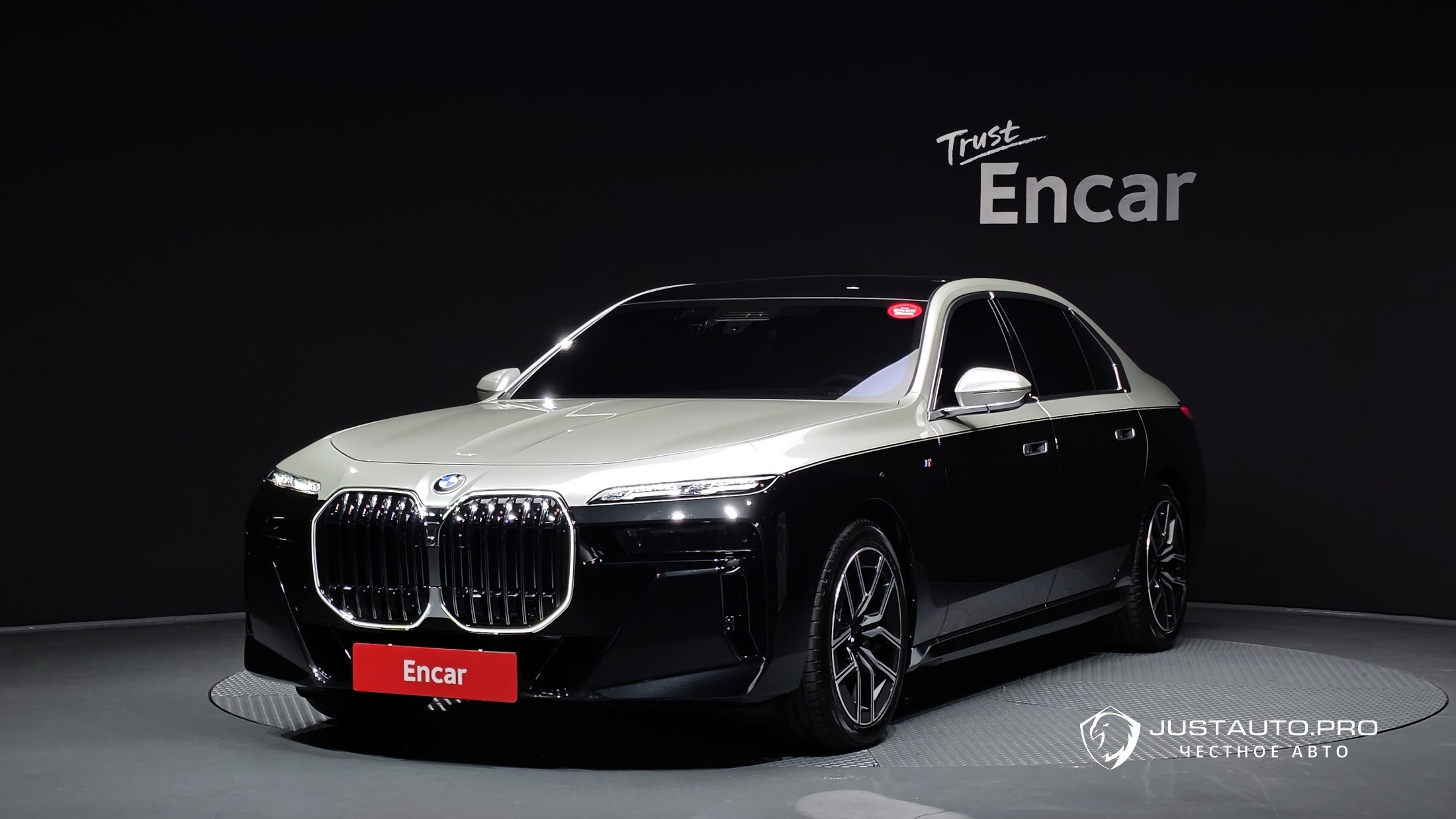 Автомобиль BMW 7-Series