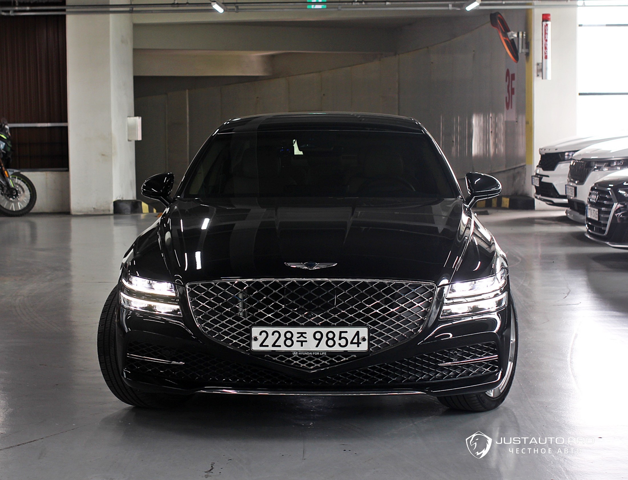 Автомобиль Genesis G80